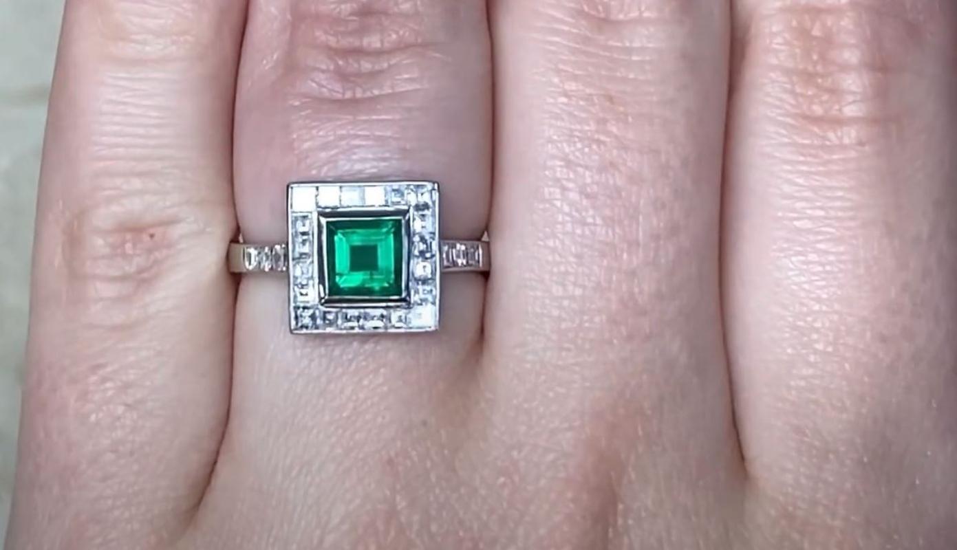 1.00ct Emerald Cut Emerald Engagement Ring, Diamond Halo, 18k Yellow Gold In Excellent Condition For Sale In New York, NY