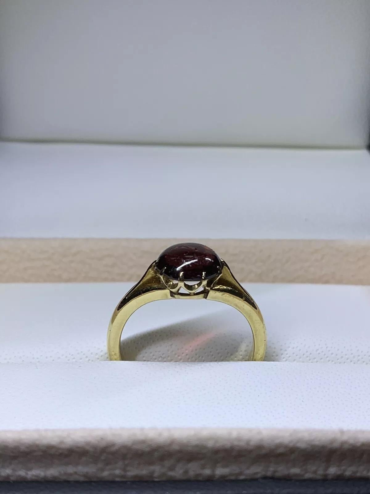 Taille cabochon Bague de fiançailles en or jaune 18 carats, grenat naturel non traité de 1,00ct. en vente