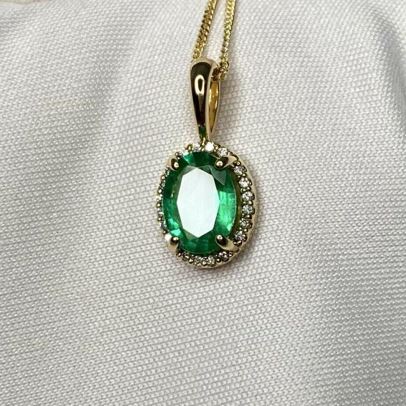 1.00ct Green Emerald & Diamond 18K Yellow Gold Oval Cut Halo Pendant Necklace

Bright Green Emerald & Diamond 18k Yellow Gold Pendant. 
1.00 Carat emerald with a beautiful bright green colour and very good clarity. Some small natural inclusions