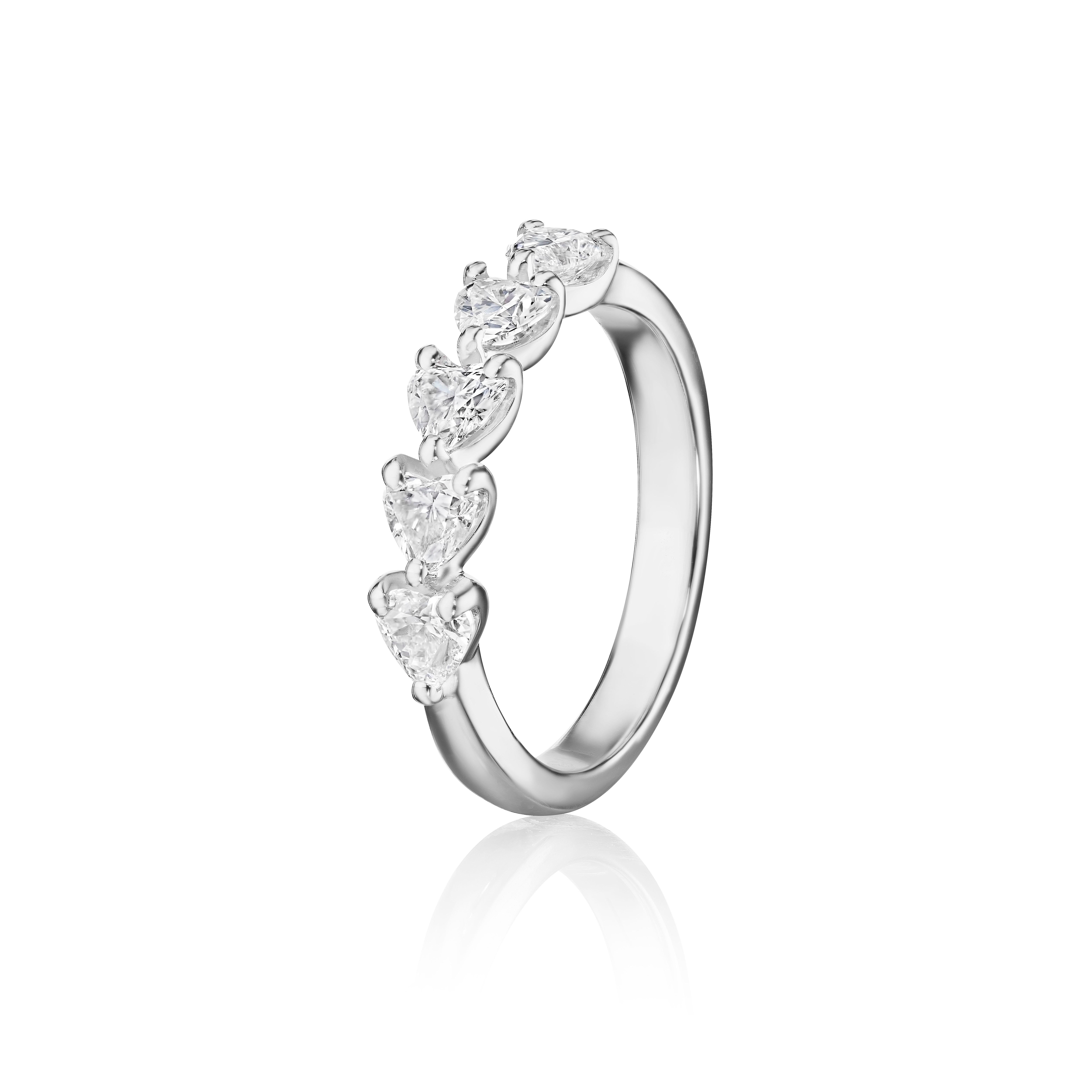 Modern 1.00ct Heart Shape Diamond Band in 18KT Gold For Sale