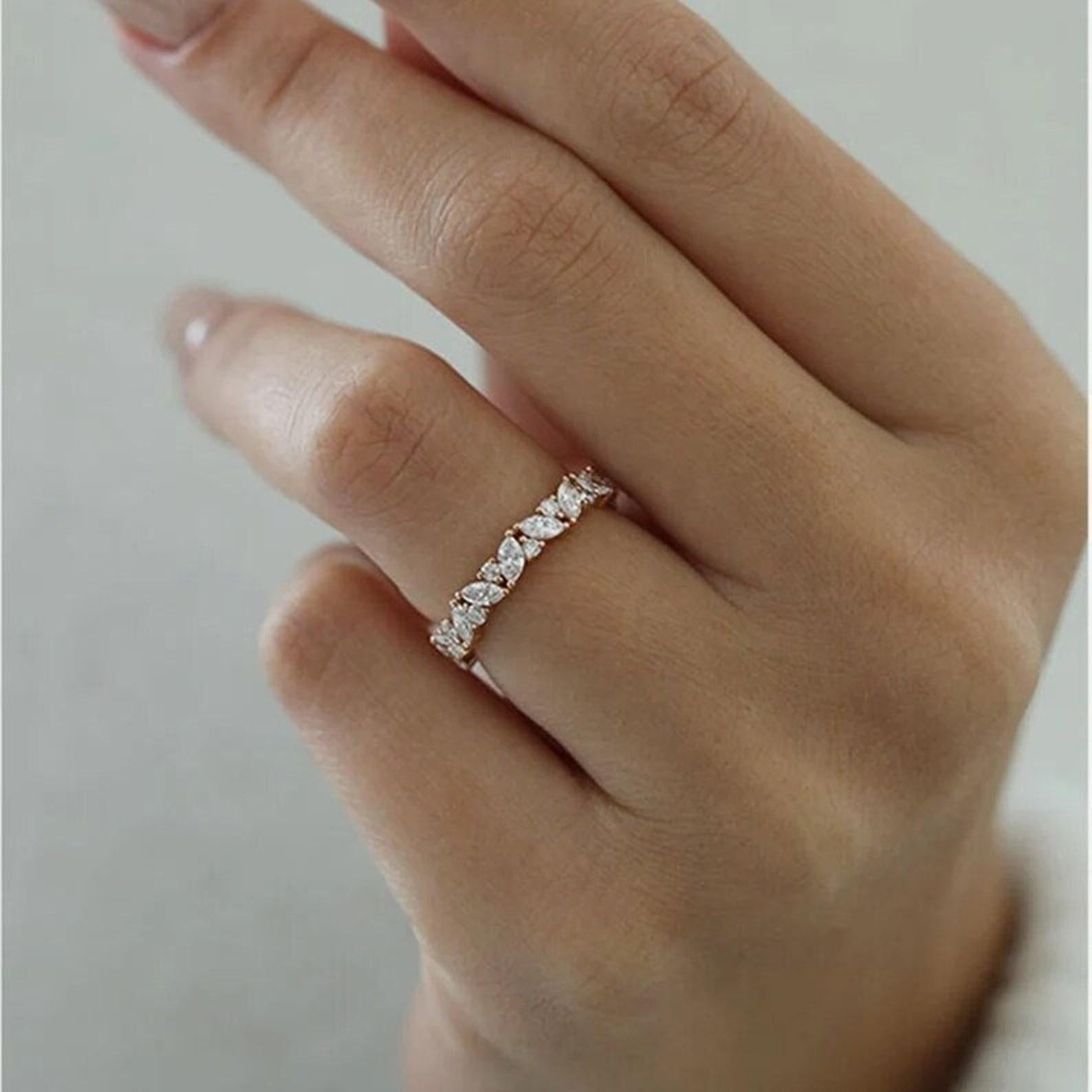da uomo o donna Fascia nuziale in moissanite rotonda e marquise da 1,00 carati in argento 925 A. Silver. in vendita