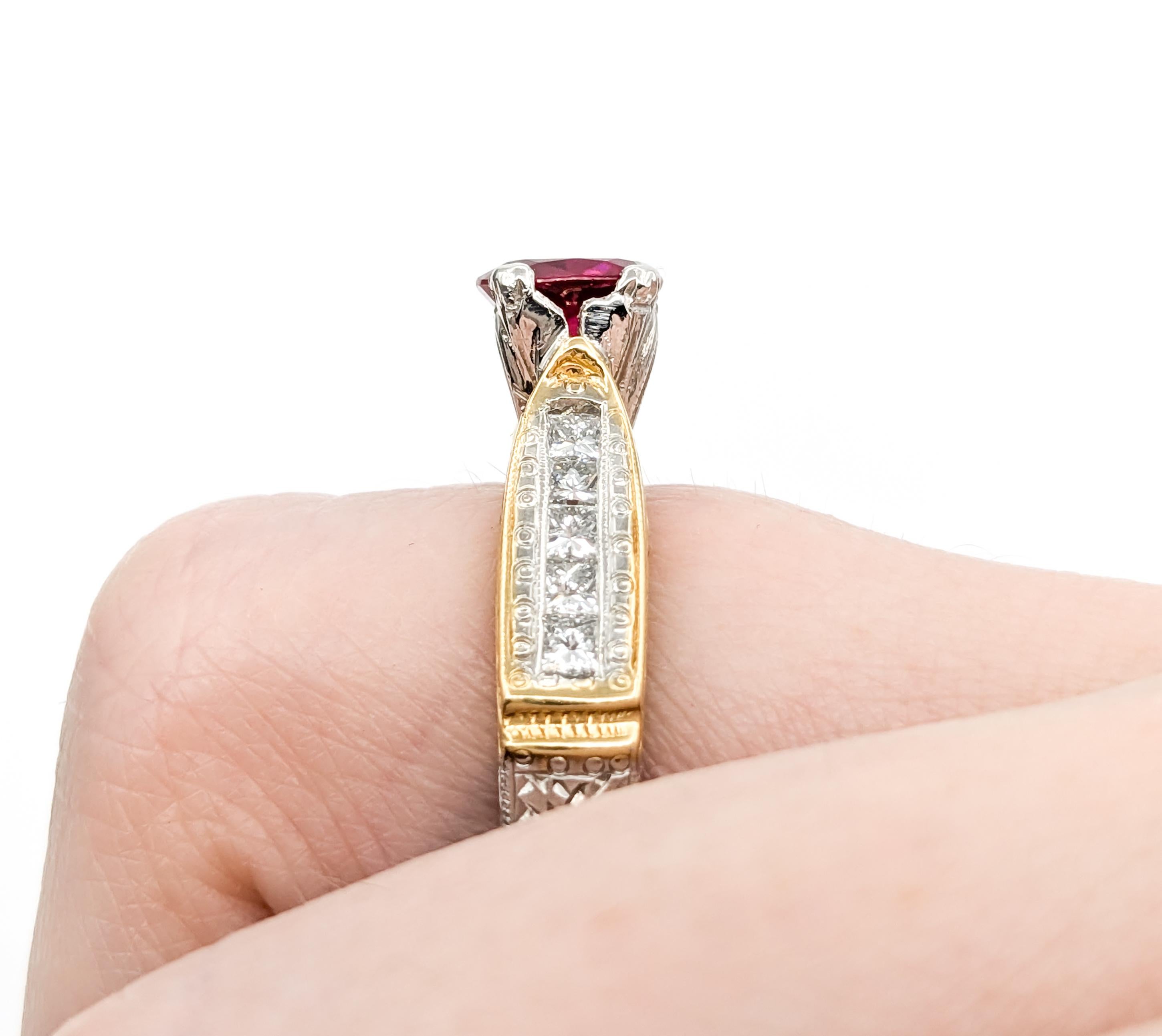 Anillo de rubí natural y diamantes de 1,00 ct en platino y oro amarillo de 18 quilates Corte oval en venta