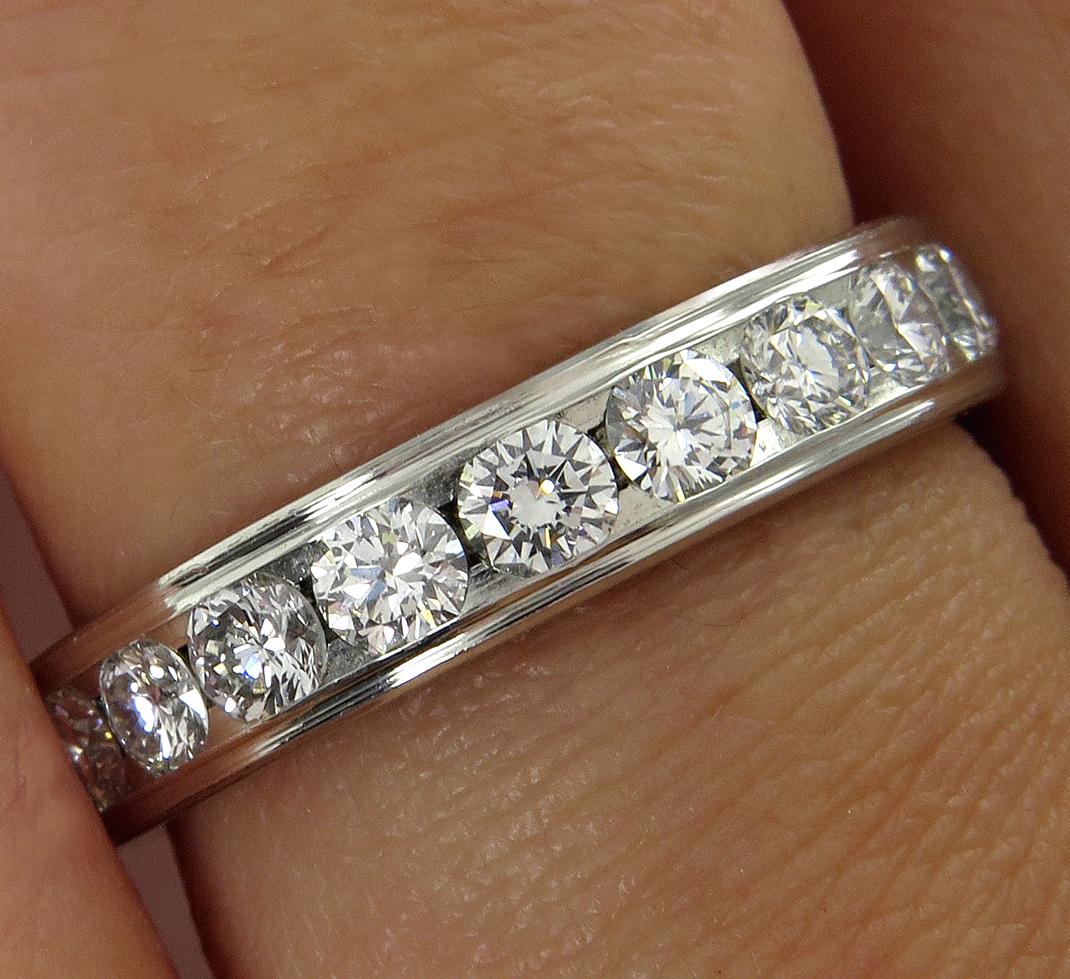 1,00CT Platin Ring mit rundem Diamant-Ehering zum Hochzeitstag 9