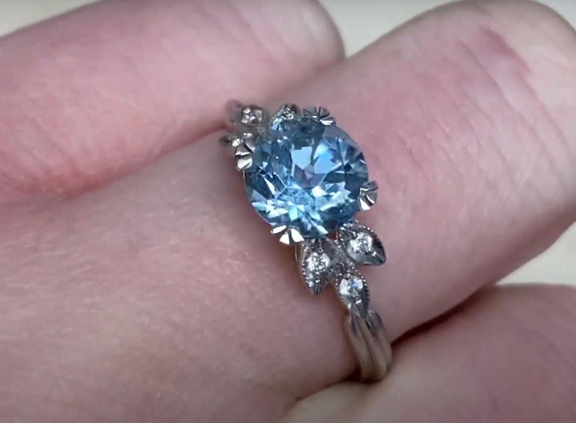Verlobungsring aus Platin mit Aquamarin im Rundschliff (ca. 0.80 Karat), Platin im Zustand „Hervorragend“ im Angebot in New York, NY