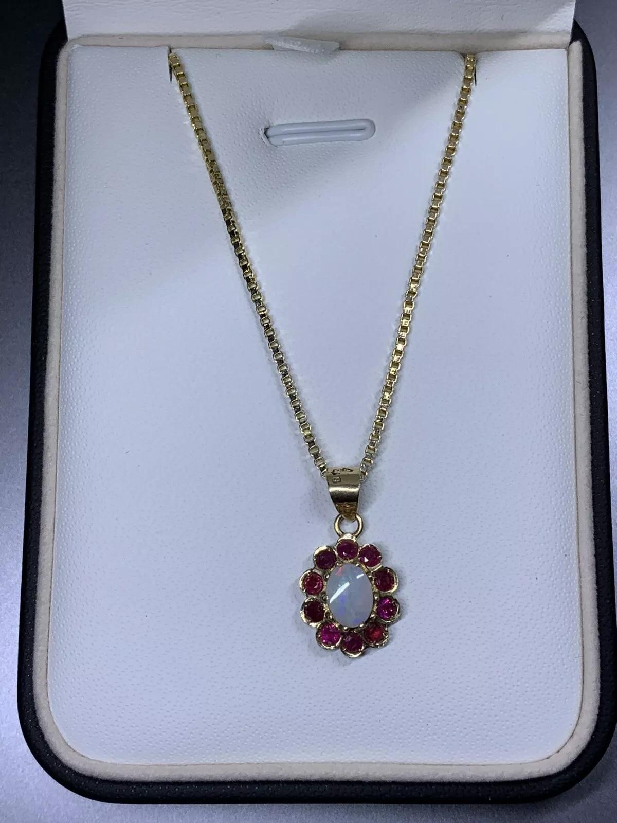 Colgante de ópalo rubí de 1,00 ct en oro amarillo de 14 ct. en Nuevo estado para la venta en London, GB