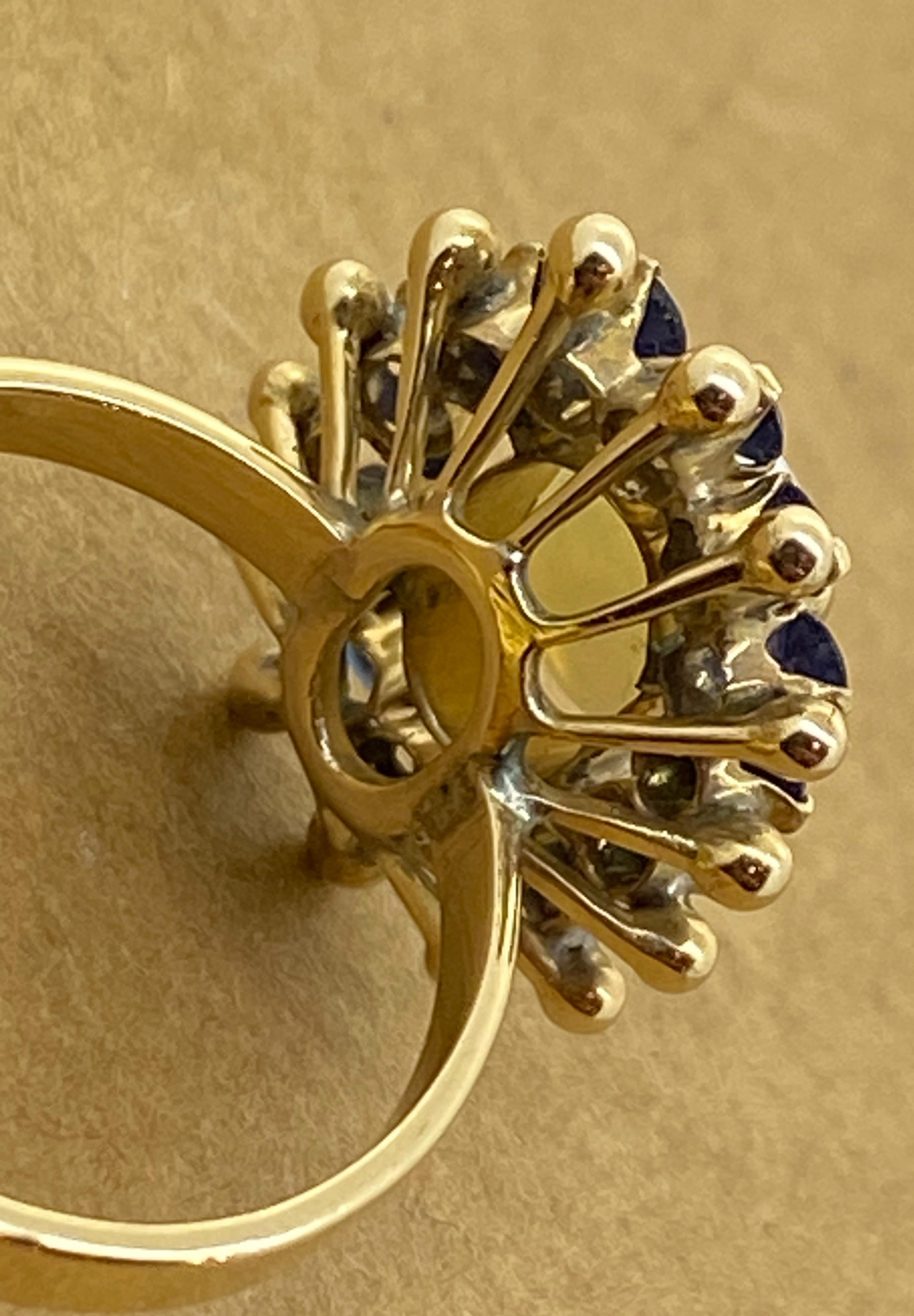 Anello aureolato con opale ovale australiano solido e zaffiro da 1,00 carati in oro giallo 18 carati. in vendita 1