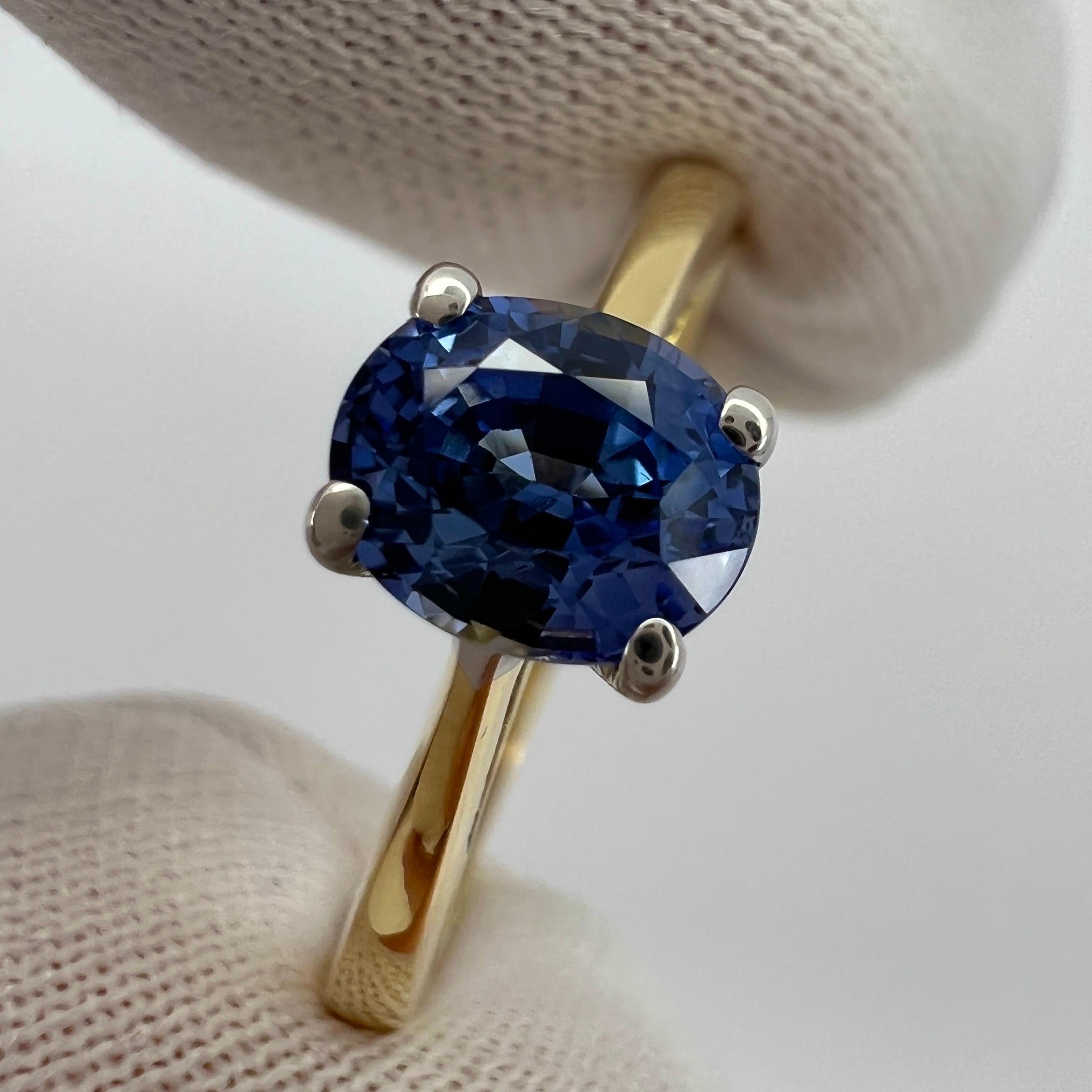 1.00ct Vivid Cornfower Blue Ceylon Sapphire Oval Cut 18k Gold Solitaire Ring For Sale 6