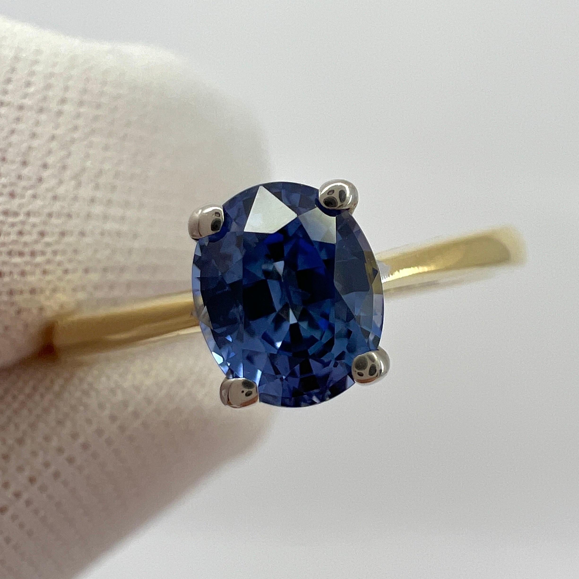 1.00ct Vivid Cornfower Blue Ceylon Sapphire Oval Cut 18k Gold Solitaire Ring For Sale 1