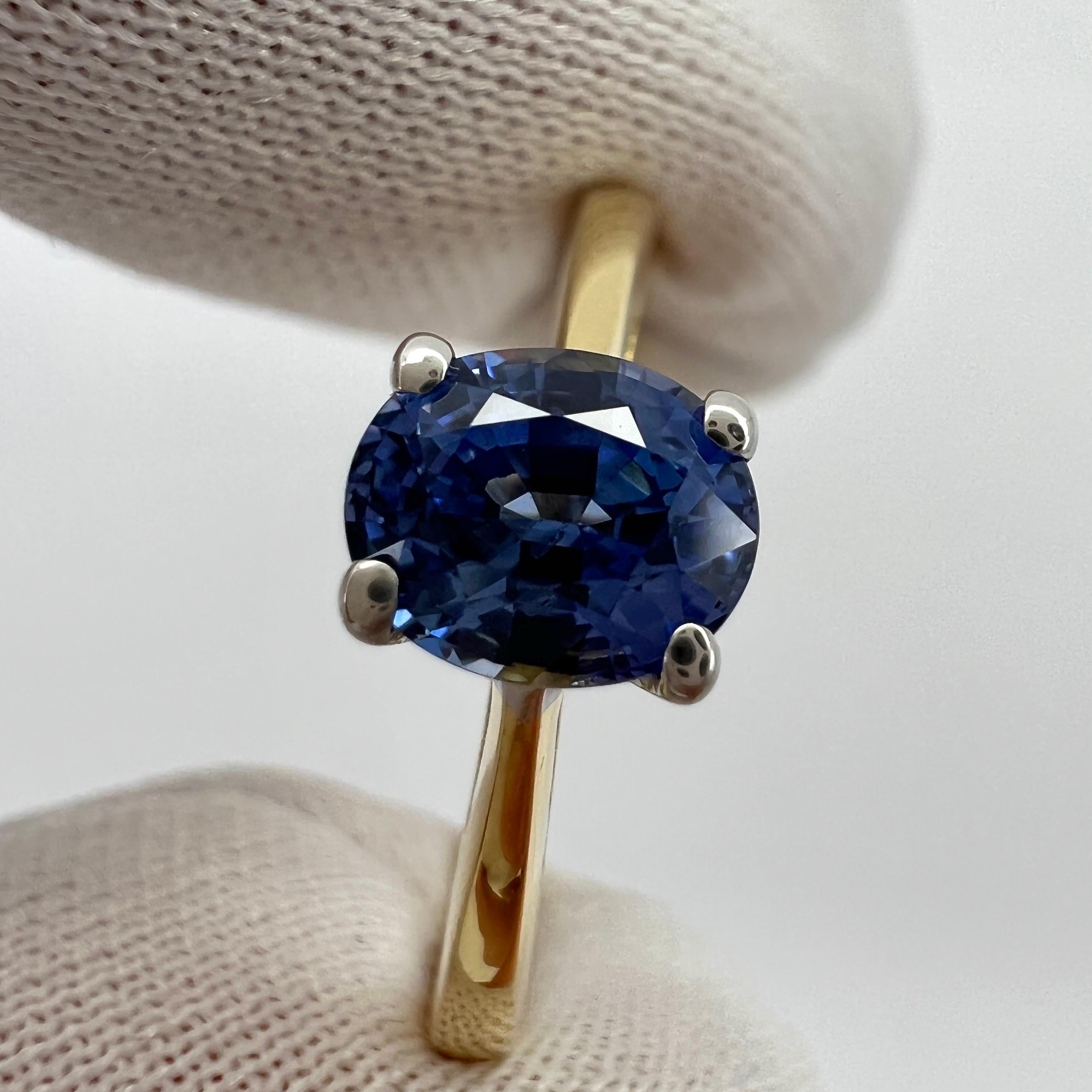 1.00ct Vivid Cornfower Blue Ceylon Sapphire Oval Cut 18k Gold Solitaire Ring For Sale 2