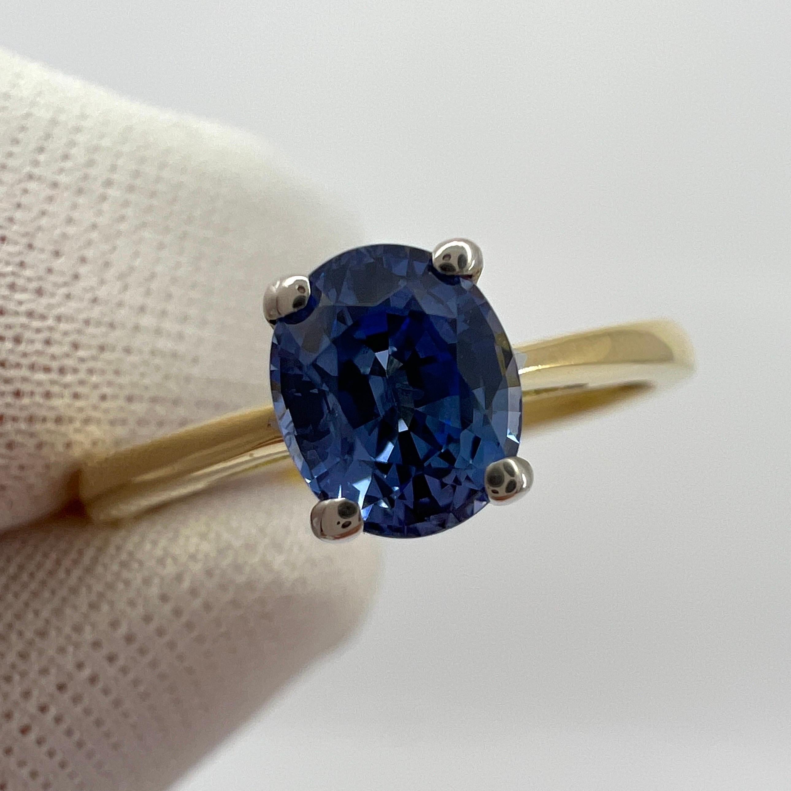 1.00ct Vivid Cornfower Blue Ceylon Sapphire Oval Cut 18k Gold Solitaire Ring For Sale 3