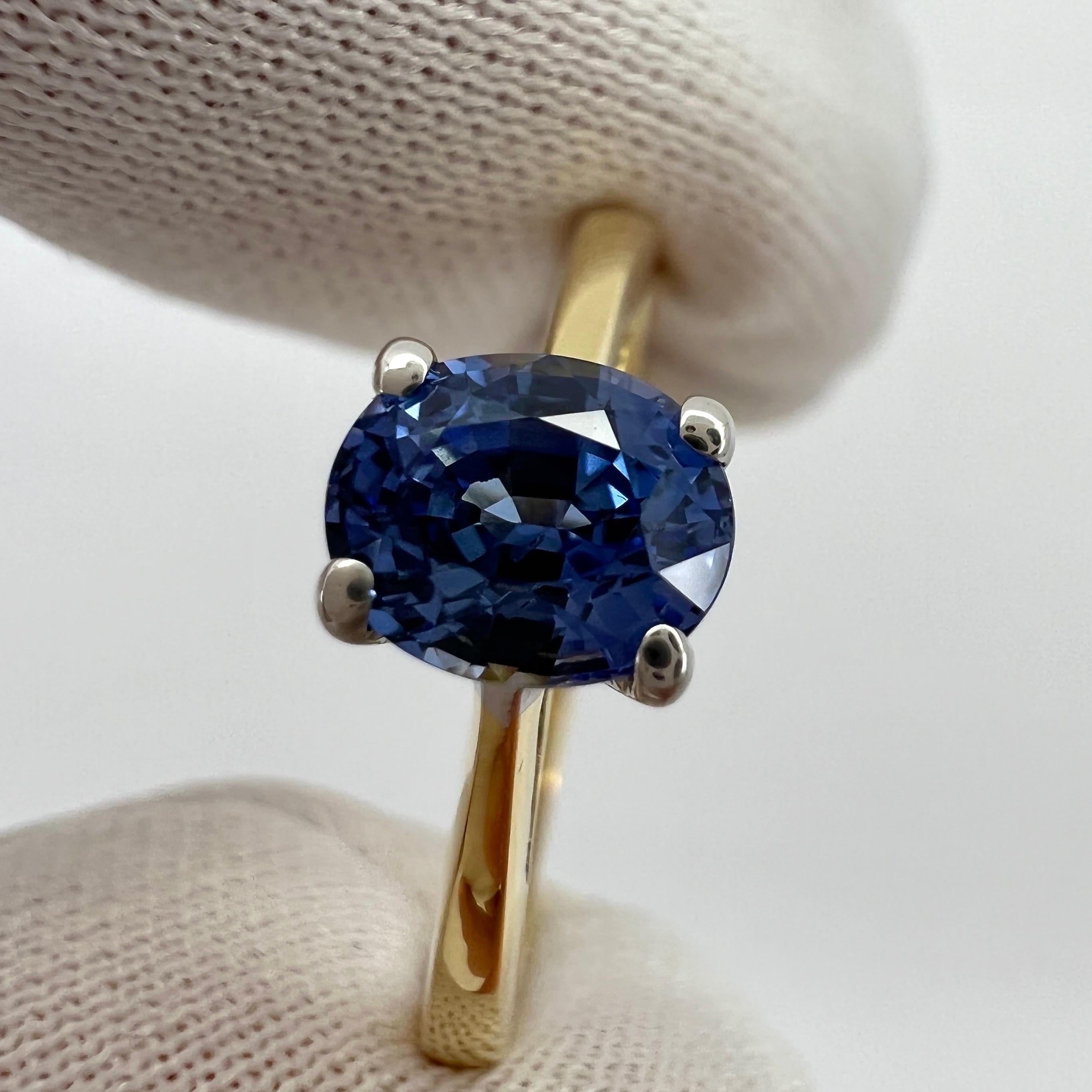 1.00ct Vivid Cornfower Blue Ceylon Sapphire Oval Cut 18k Gold Solitaire Ring For Sale 5