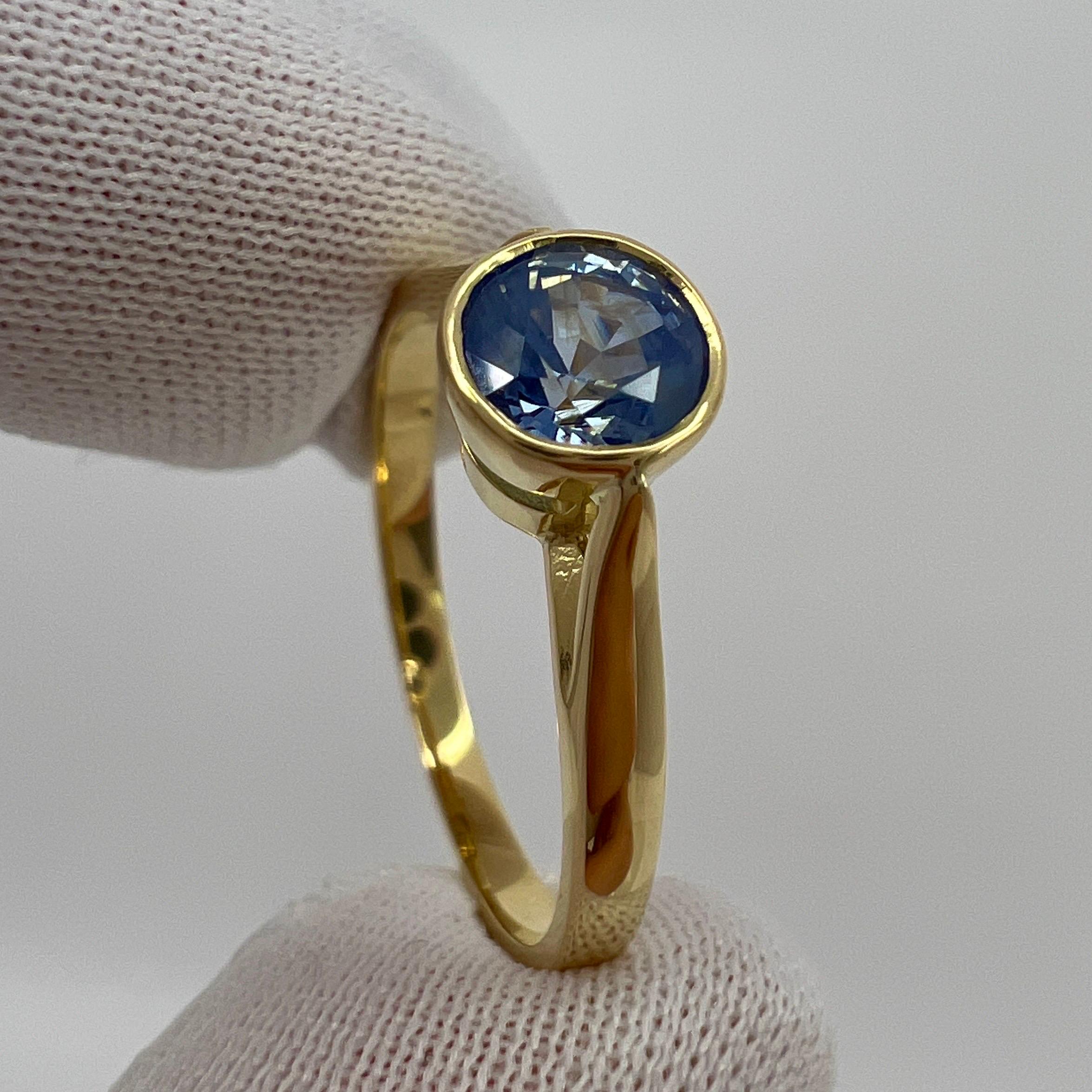 1.00ct Vivid Light Blue Ceylon Sapphire Round 18k Yellow Gold Solitaire Ring en vente 6