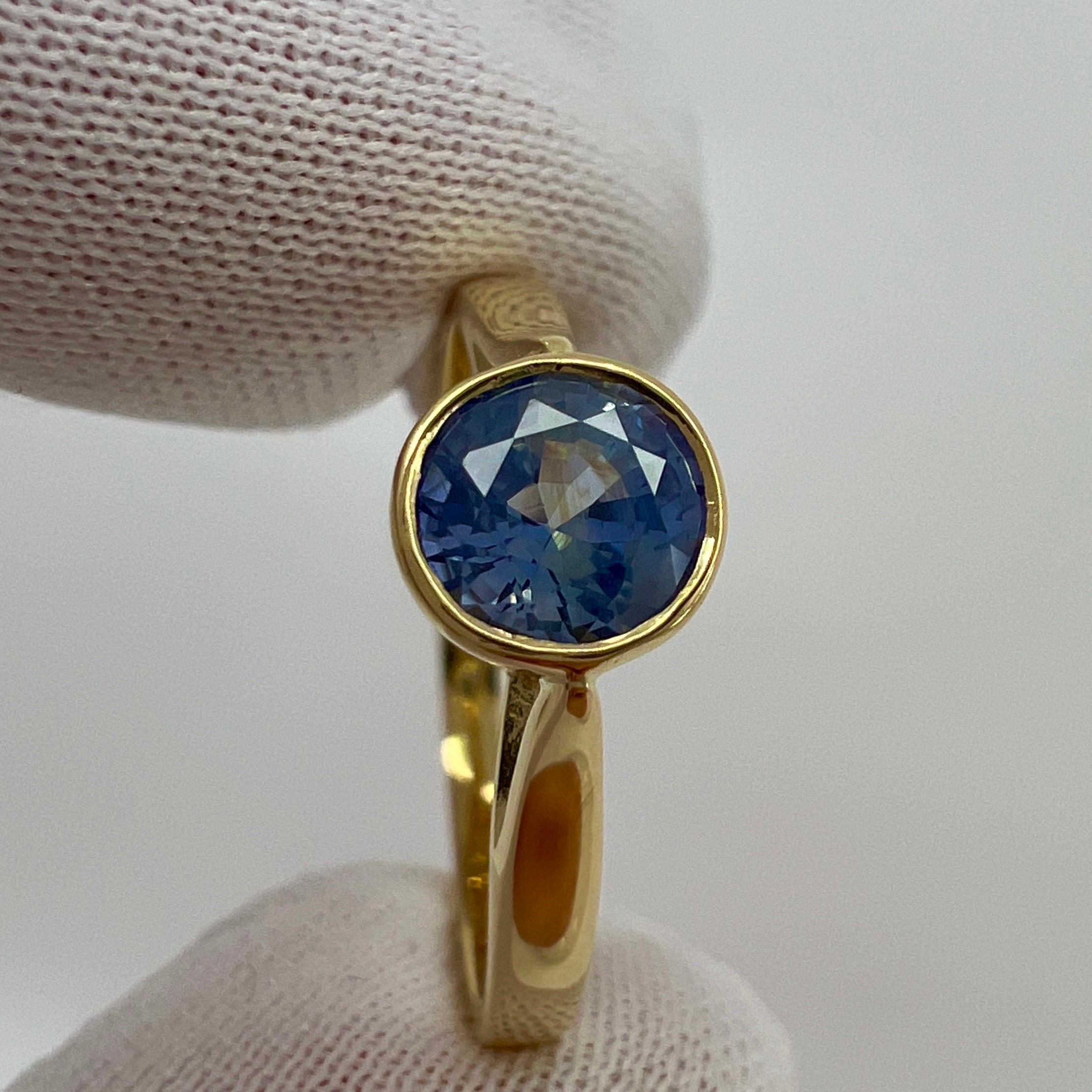 1.00ct Vivid Light Blue Ceylon Sapphire Round 18k Yellow Gold Solitaire Ring For Sale 1