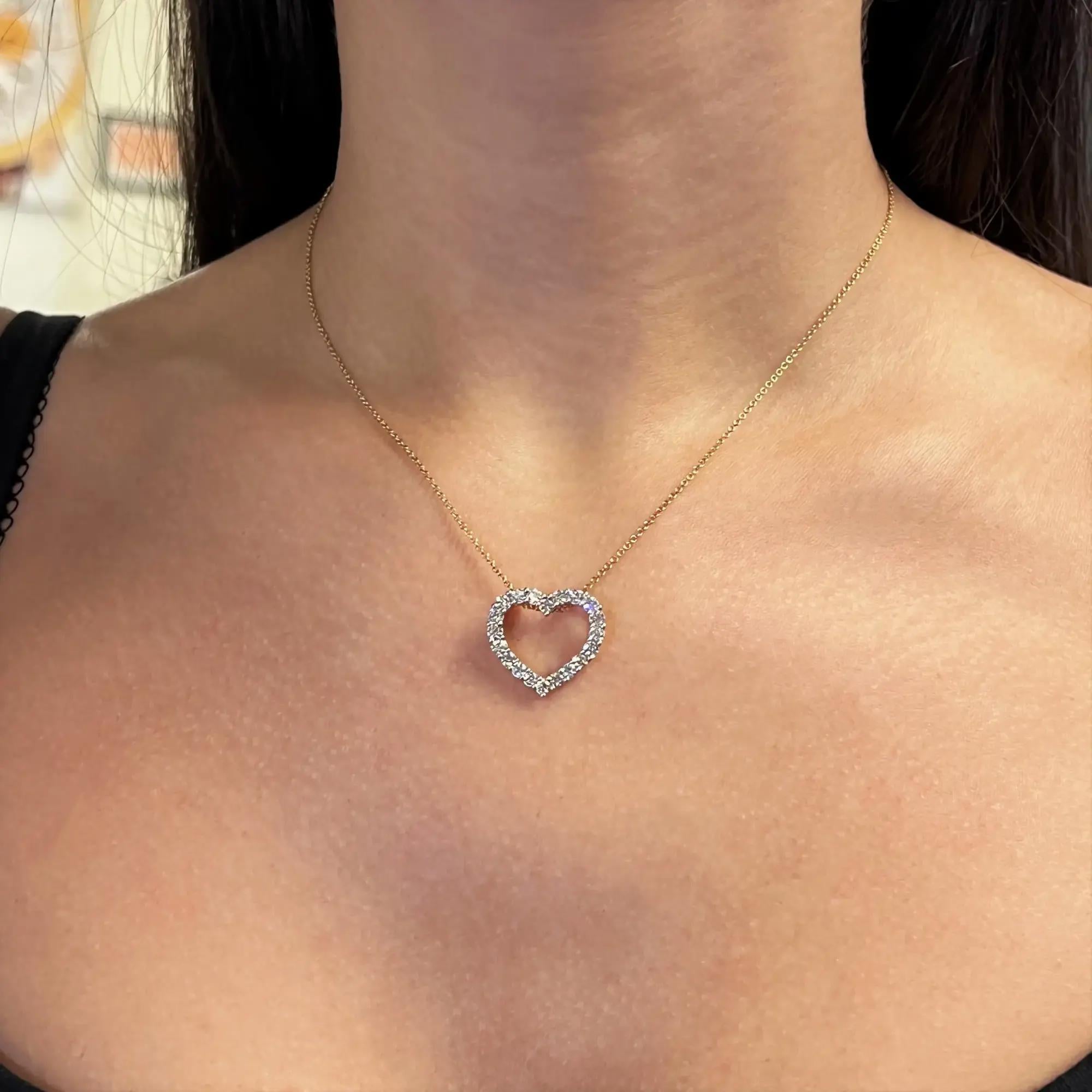 1.00cttw Prong Set Round Diamond Heart Pendant Necklace 14k Yellow Gold In New Condition For Sale In New York, NY