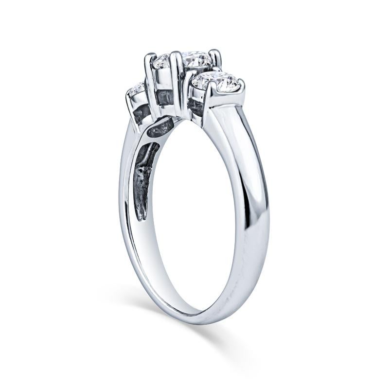 Round Cut 1.00ctw 3-Stone Diamond Platinum Engagement Ring For Sale