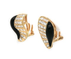 1.00ctw Baguette Diamond and Onyx Earrings in 18K Yellow Gold