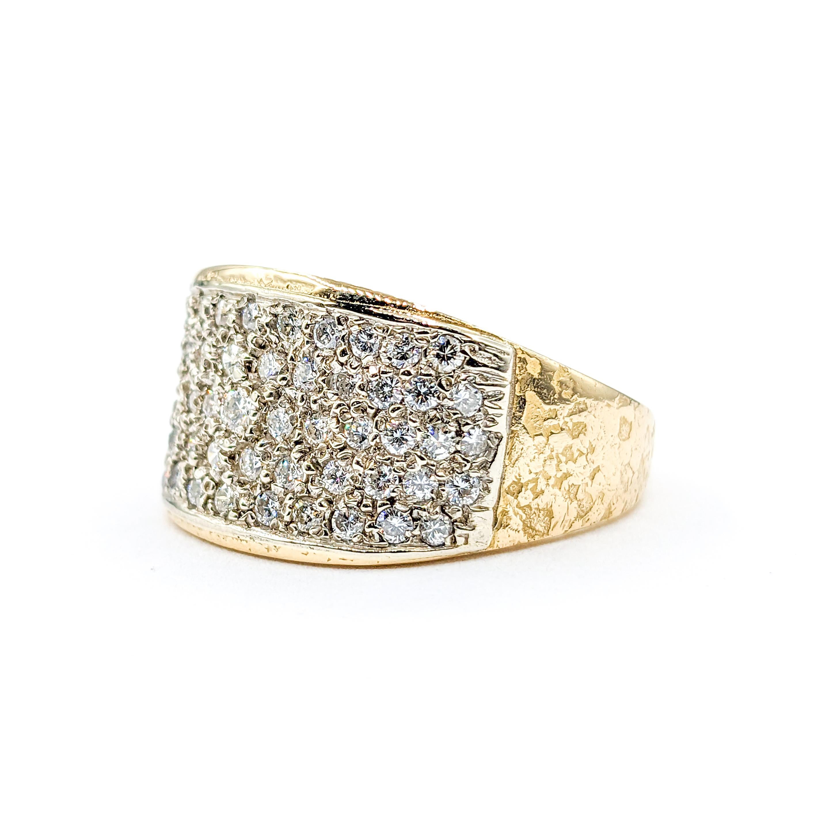 1.00ctw Pave Diamond Ring in Textured Gold For Sale 4