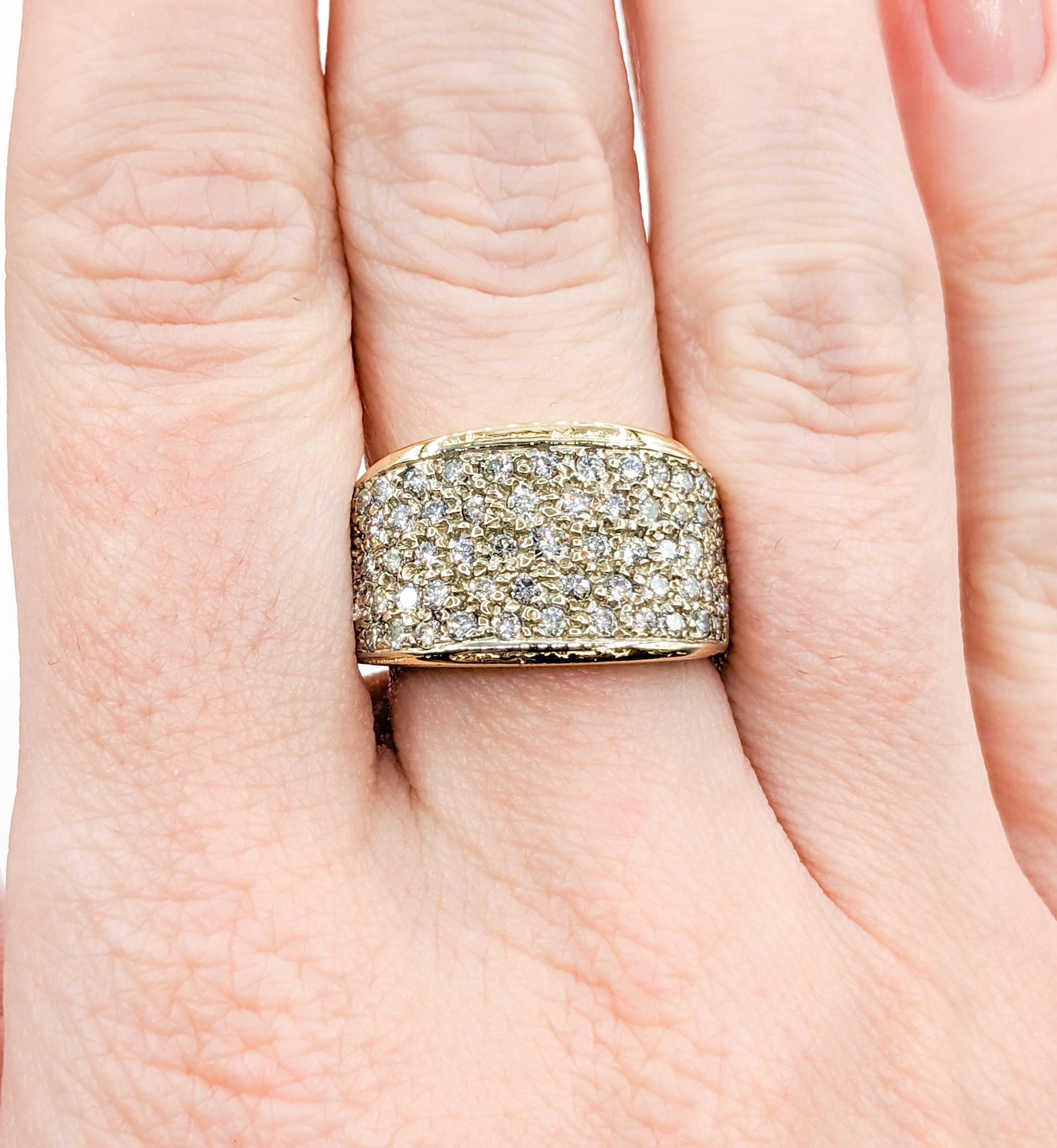 Round Cut 1.00ctw Pave Diamond Ring in Textured Gold For Sale
