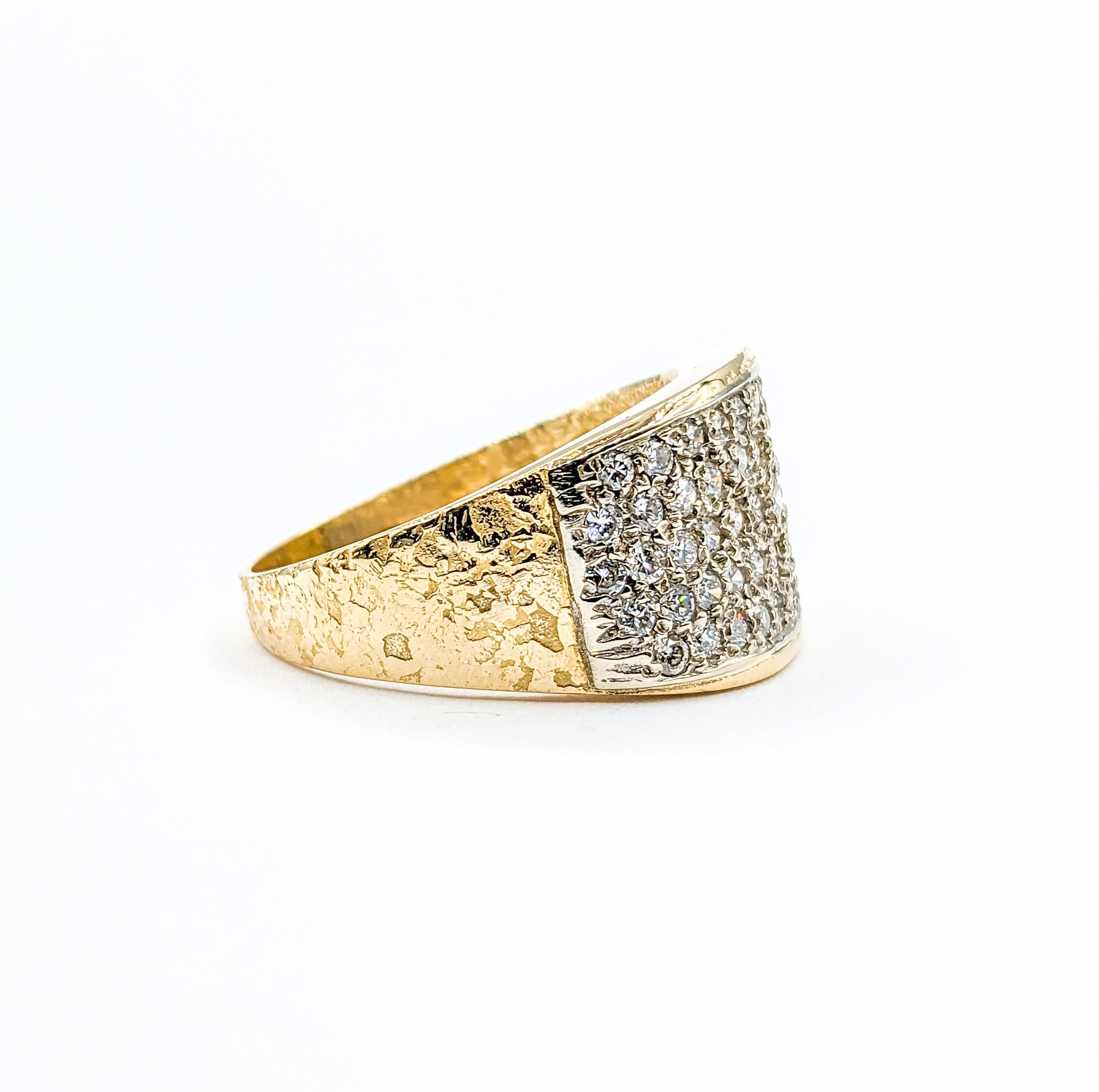 1.00ctw Pave Diamond Ring in Textured Gold For Sale 1