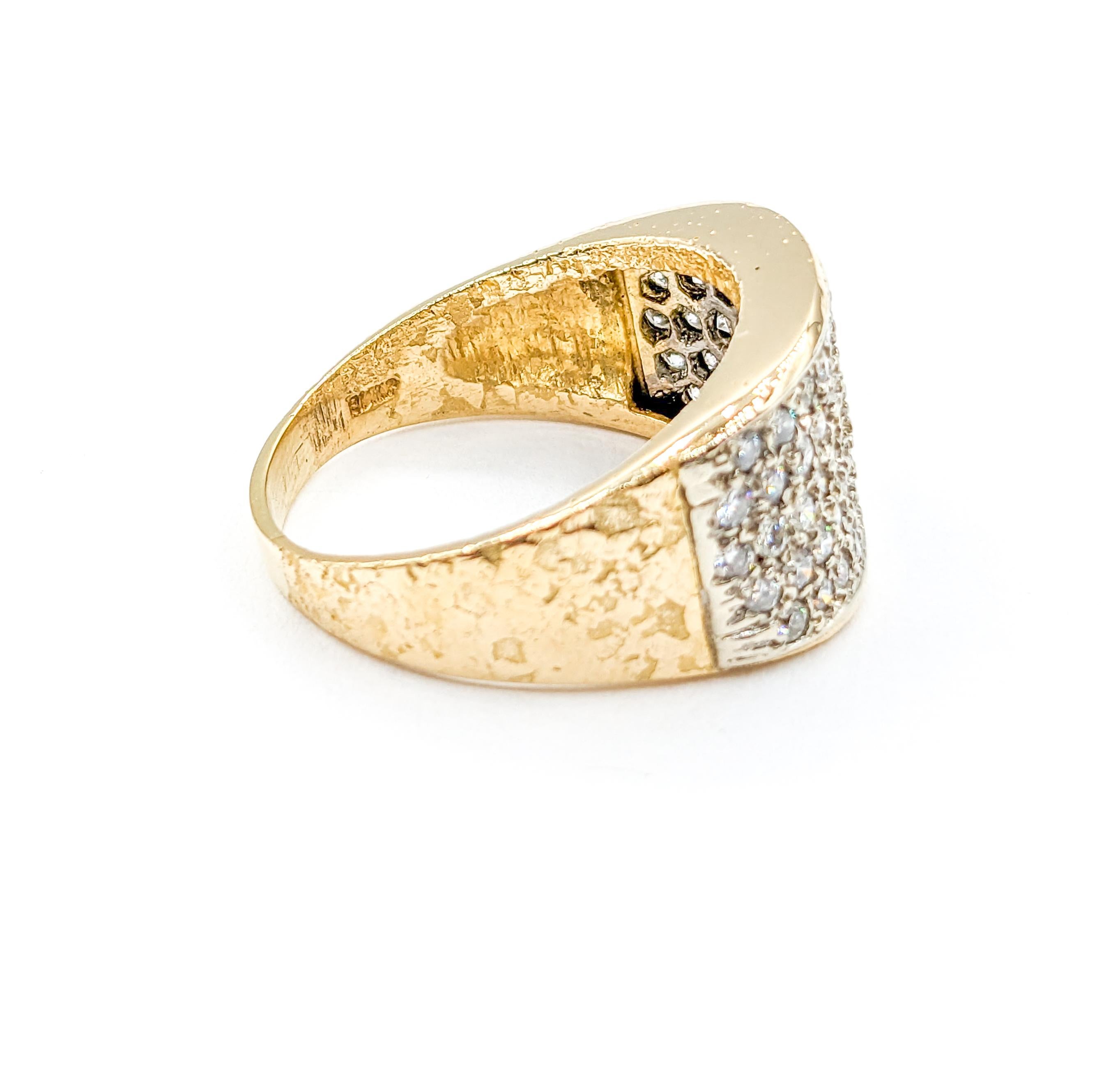 1.00ctw Pave Diamond Ring in Textured Gold For Sale 2