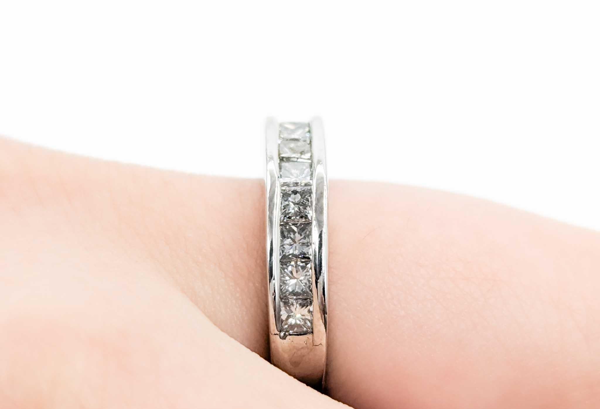 Contemporaneo Fascia con diamanti taglio principessa da 1,00ctw incastonati a canale in platino