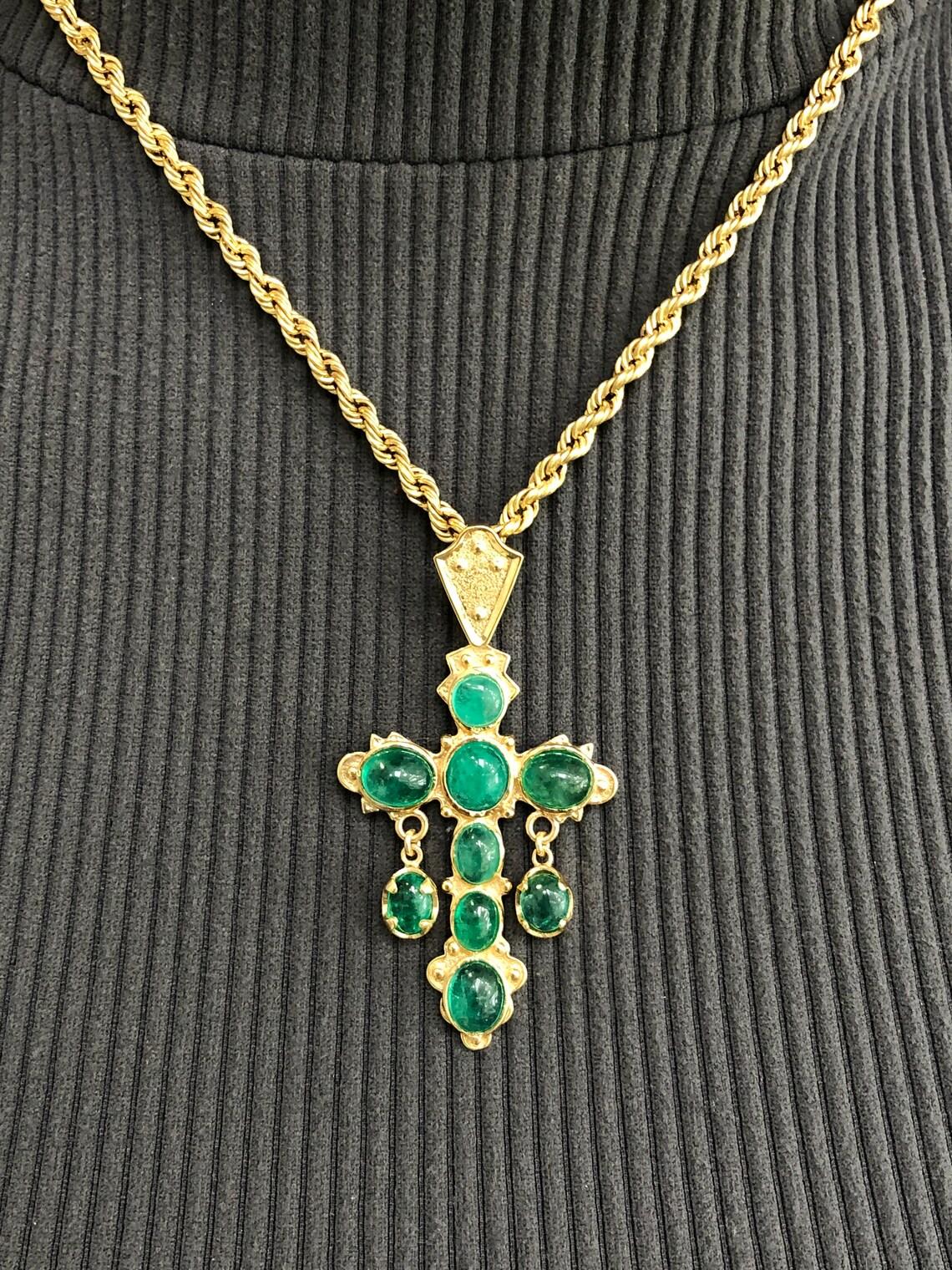 10.0tcw Atocha Replica Colombian Emerald Cross Pendant 18K Yellow Gold Cabochon In New Condition For Sale In Jupiter, FL