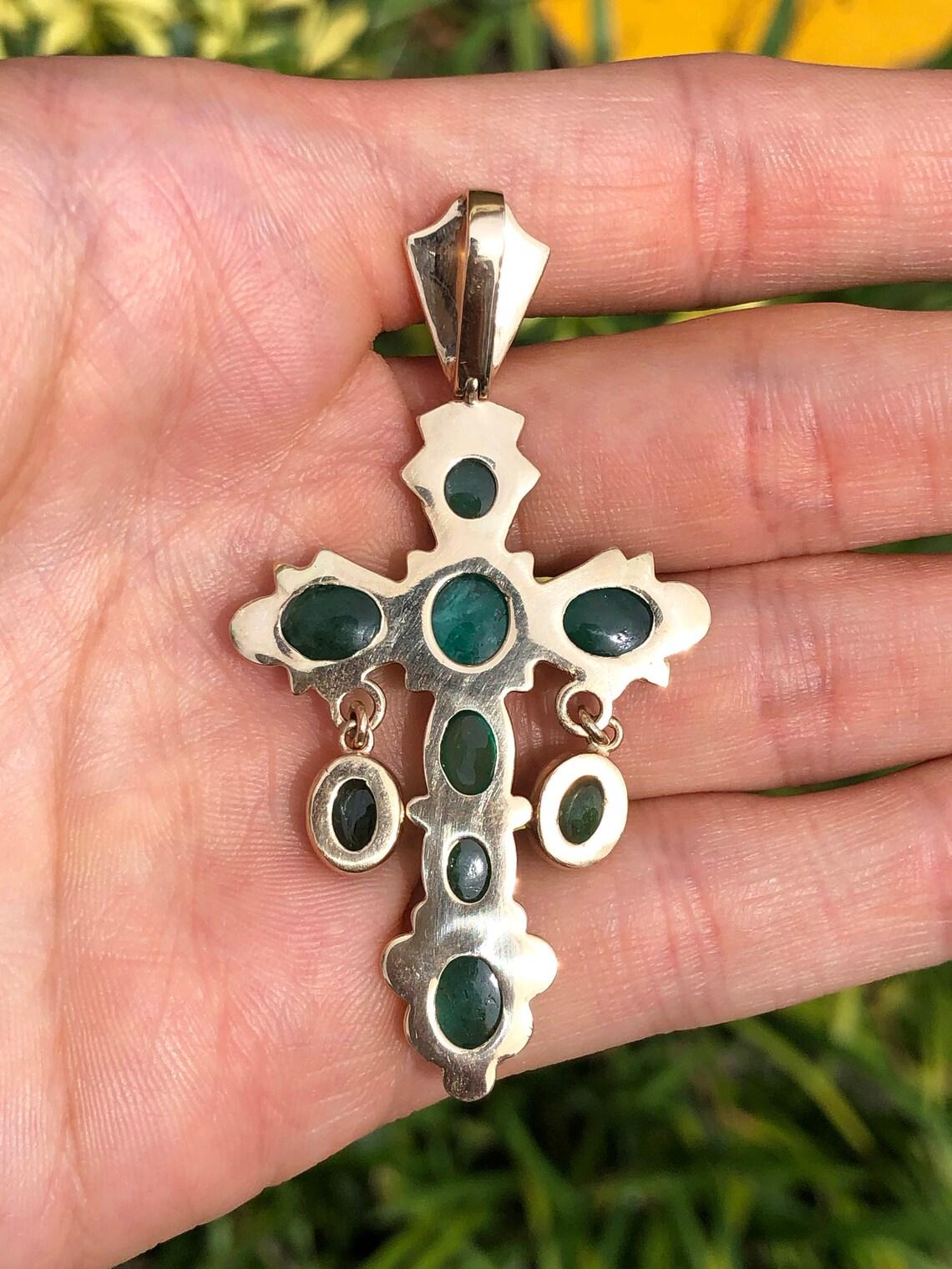 10.0tcw Atocha Replica Colombian Emerald Cross Pendant 18K Yellow Gold Cabochon For Sale 3