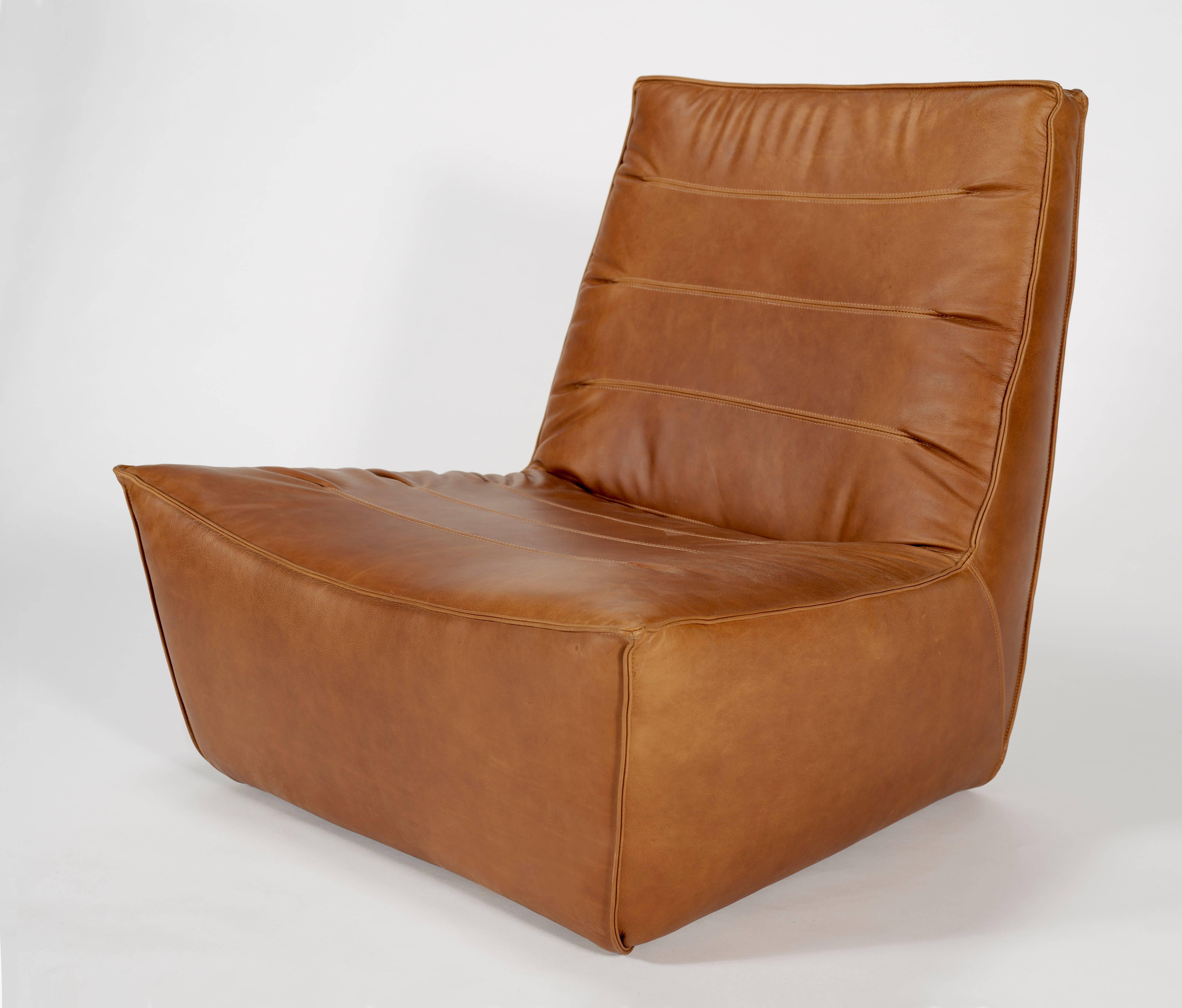 100xbtr Contemporary Pinch Lounge Chair in Whiskey Leather In New Condition For Sale In South Pasadena, CA