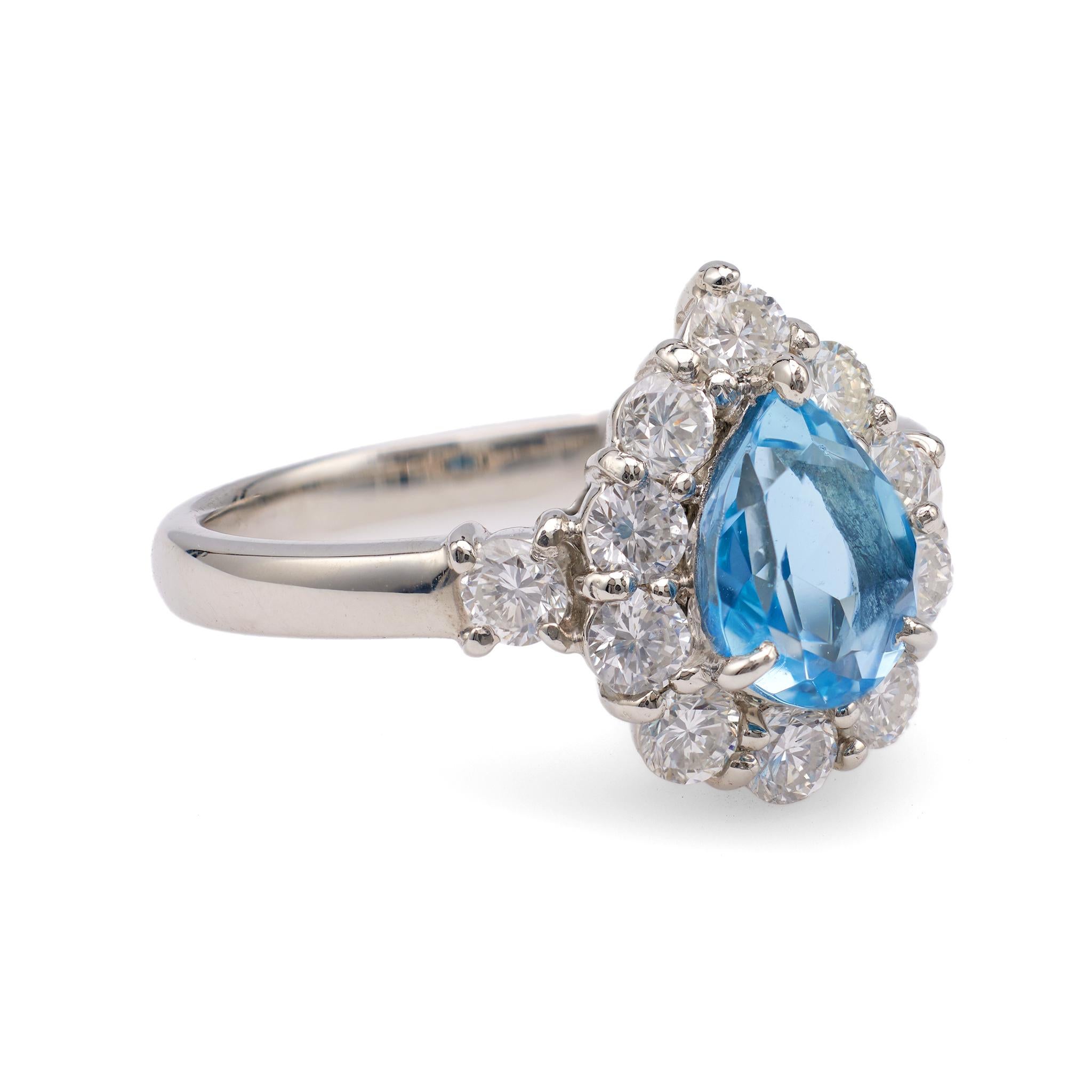 1.01 Carat Aquamarine and Diamond Platinum Cluster Ring In Excellent Condition For Sale In Beverly Hills, CA