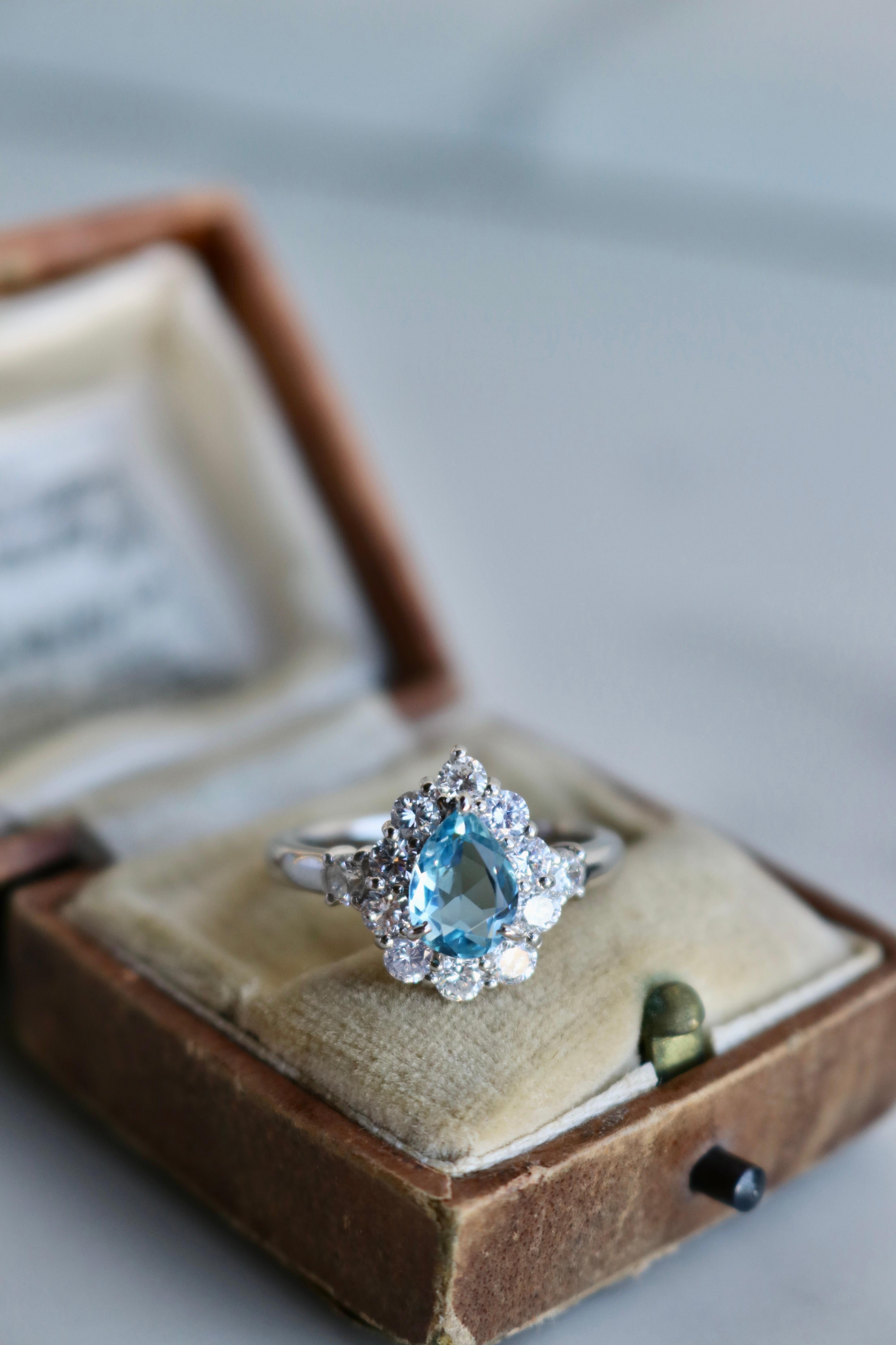 Women's or Men's 1.01 Carat Aquamarine and Diamond Platinum Cluster Ring For Sale