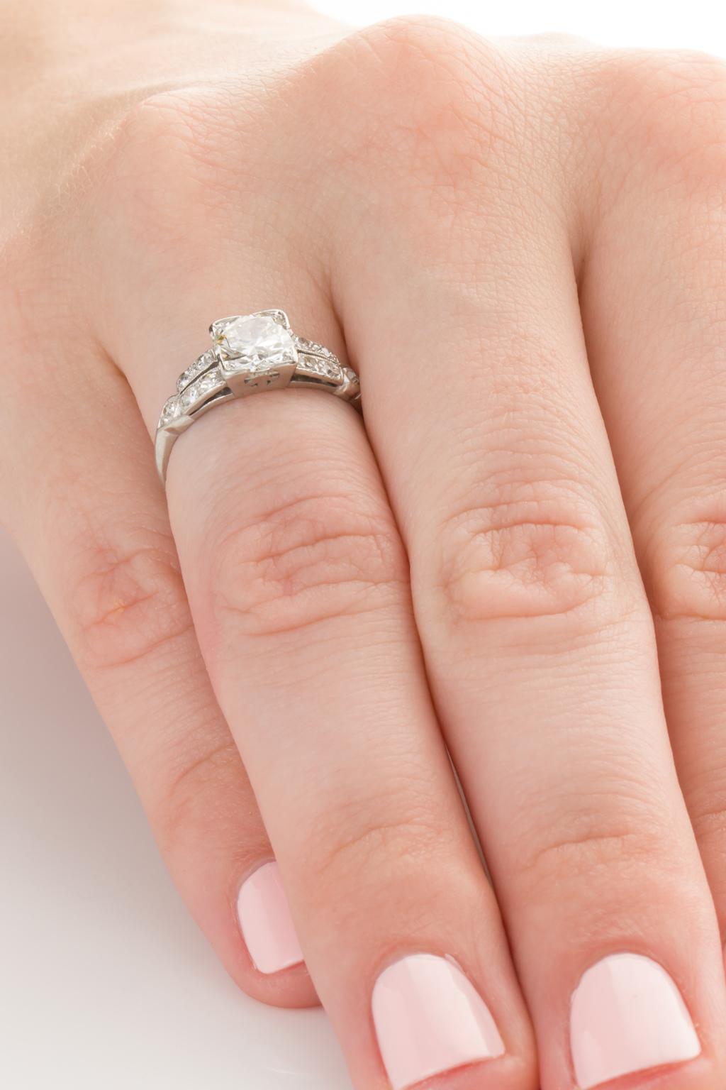1.01 Carat Art Deco Platinum and Diamond Engagement Ring For Sale 7