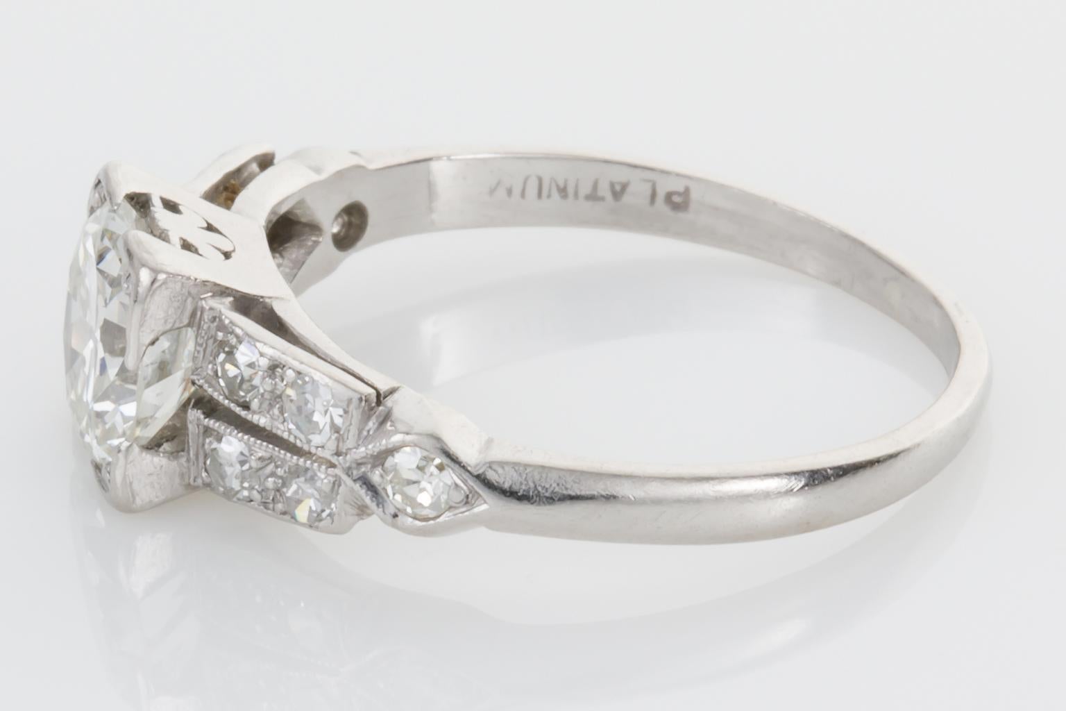 1.01 Carat Art Deco Platinum and Diamond Engagement Ring In Good Condition For Sale In QLD , AU