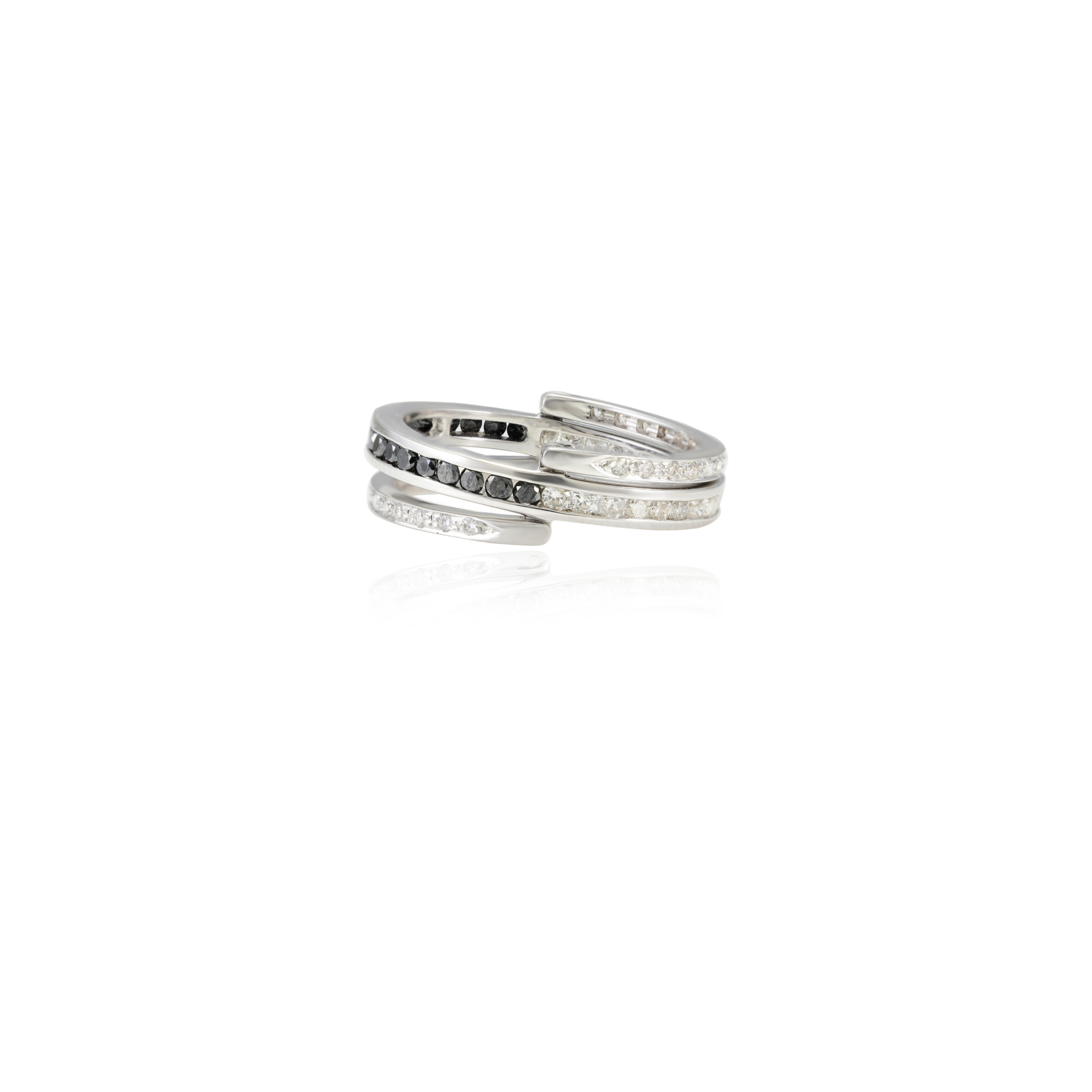 Im Angebot: 1,01 Karat Schwarzer und weißer Diamant Spinner-Ring aus 18 Karat massivem Weißgold gefertigt () 2