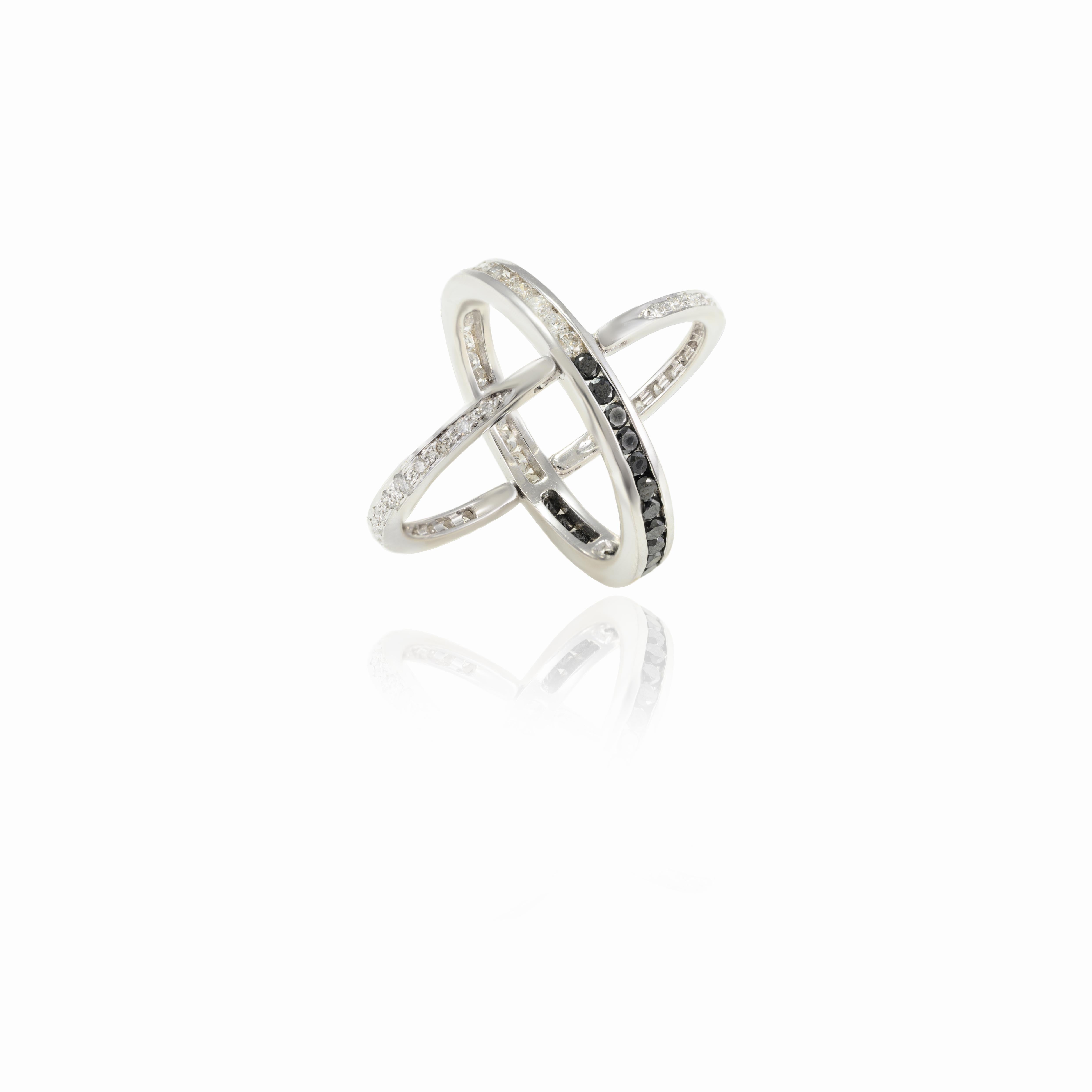 Im Angebot: 1,01 Karat Schwarzer und weißer Diamant Spinner-Ring aus 18 Karat massivem Weißgold gefertigt () 4