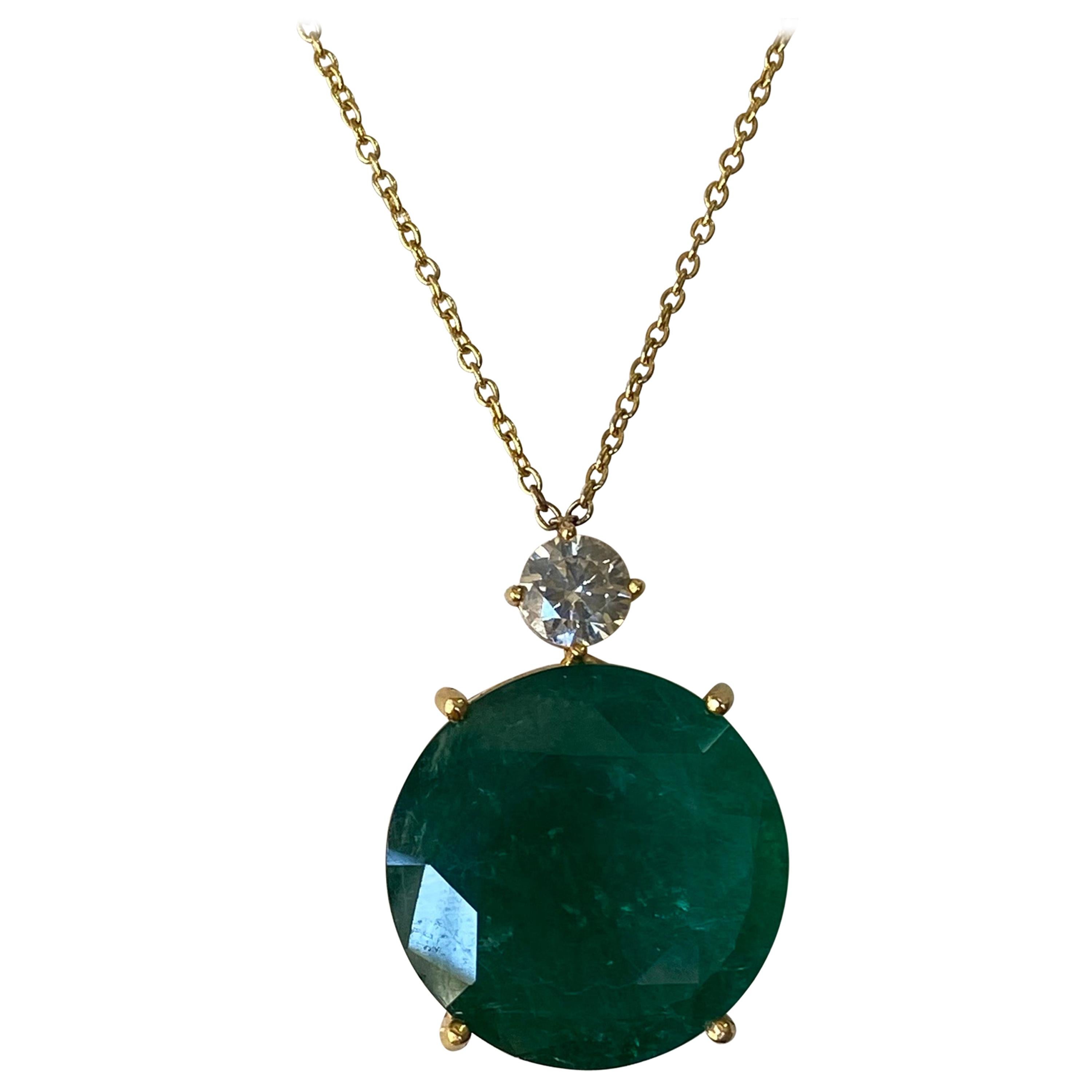 1.01 Carat Diamond and 29.31 Carat Emerald Pendant / Chain Necklace