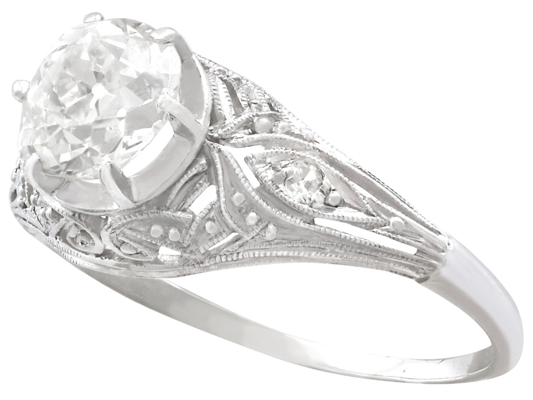 Women's 1.01 Carat Diamond and Platinum Solitaire Engagement Ring For Sale