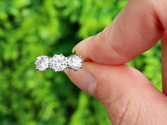 Anello di fidanzamento a trilogia in oro giallo e diamanti da 1,01 carati