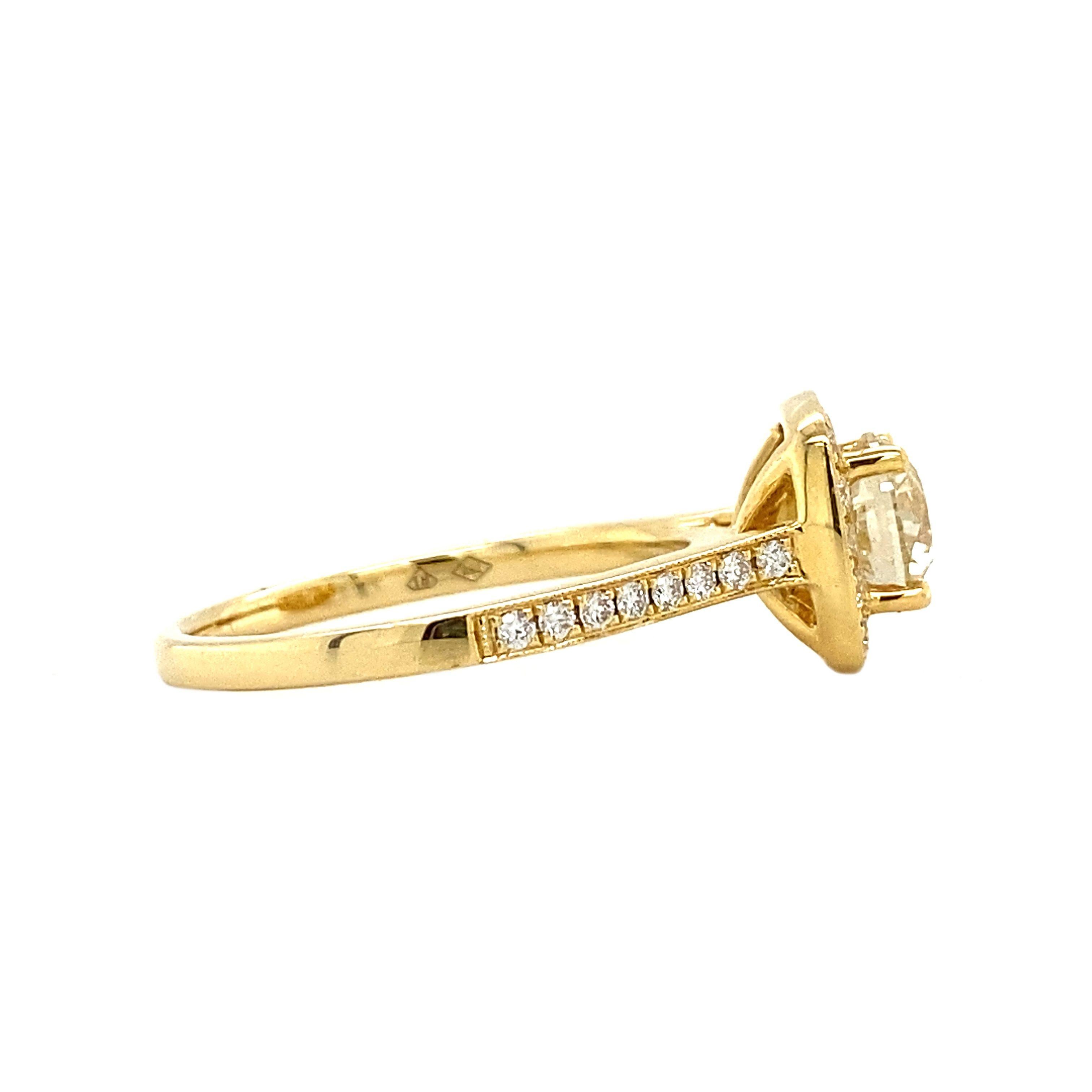 Modern 1.01 Carat Diamond Gold Engagement Ring For Sale