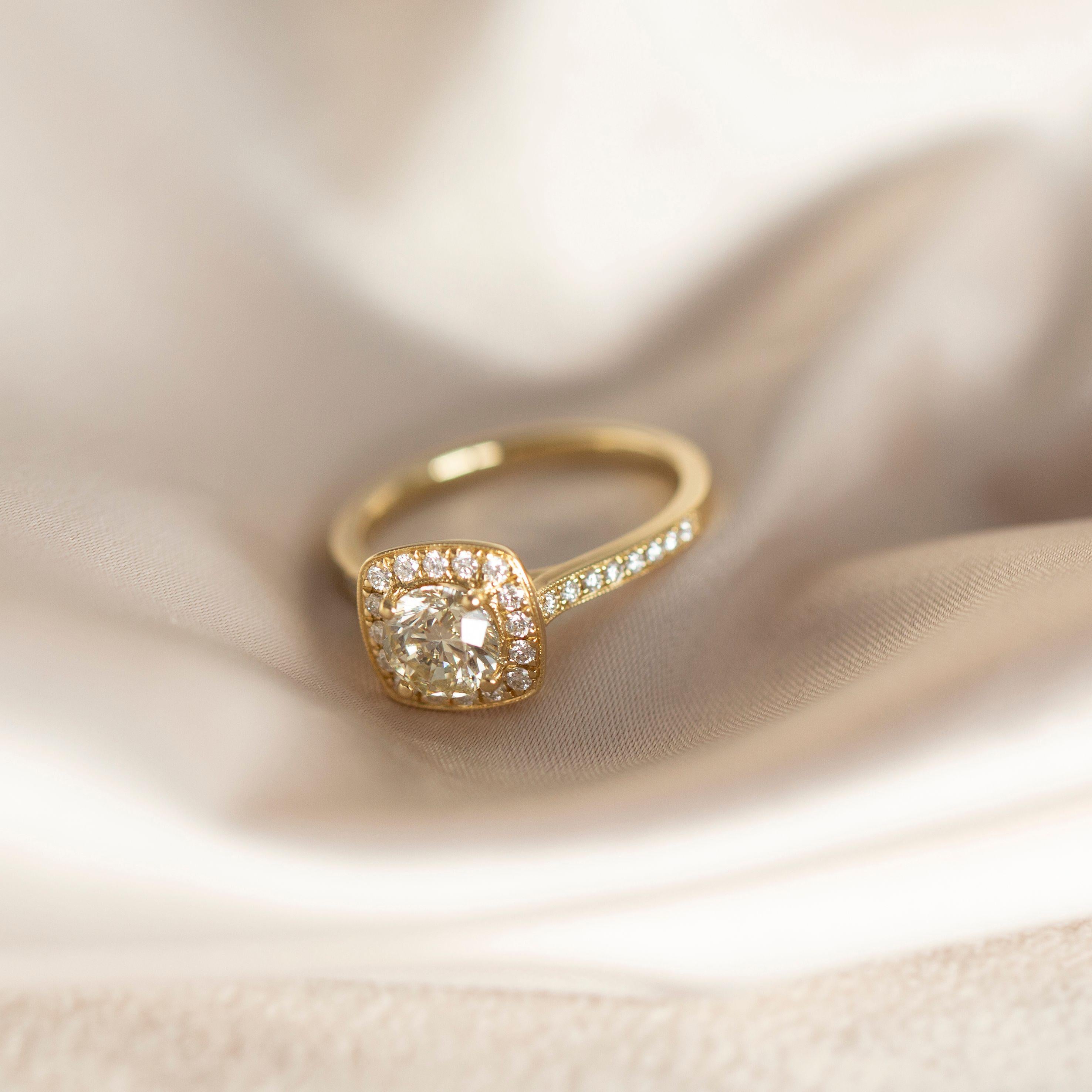 1.01 Carat Diamond Gold Engagement Ring For Sale 2