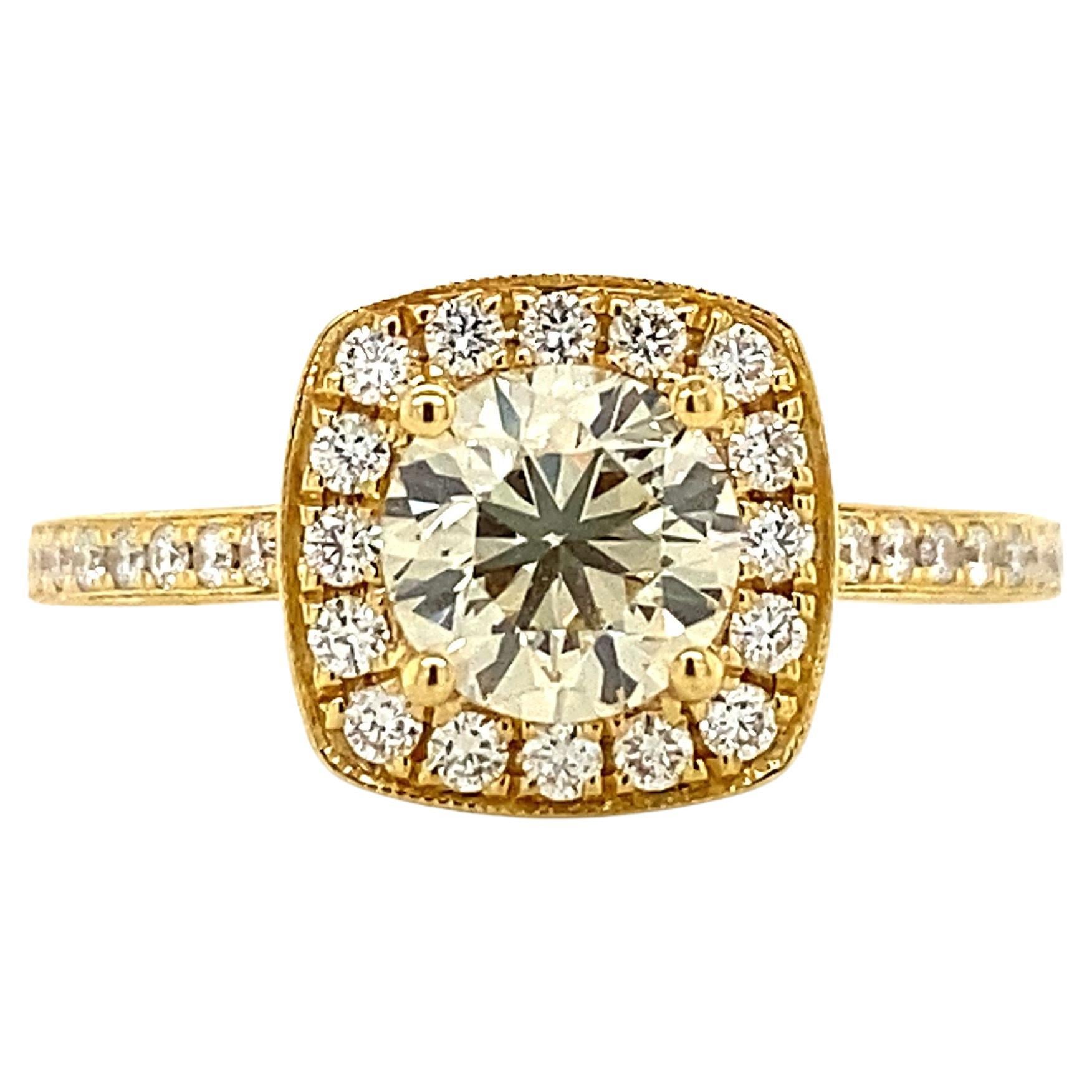 1.01 Carat Diamond Gold Engagement Ring For Sale