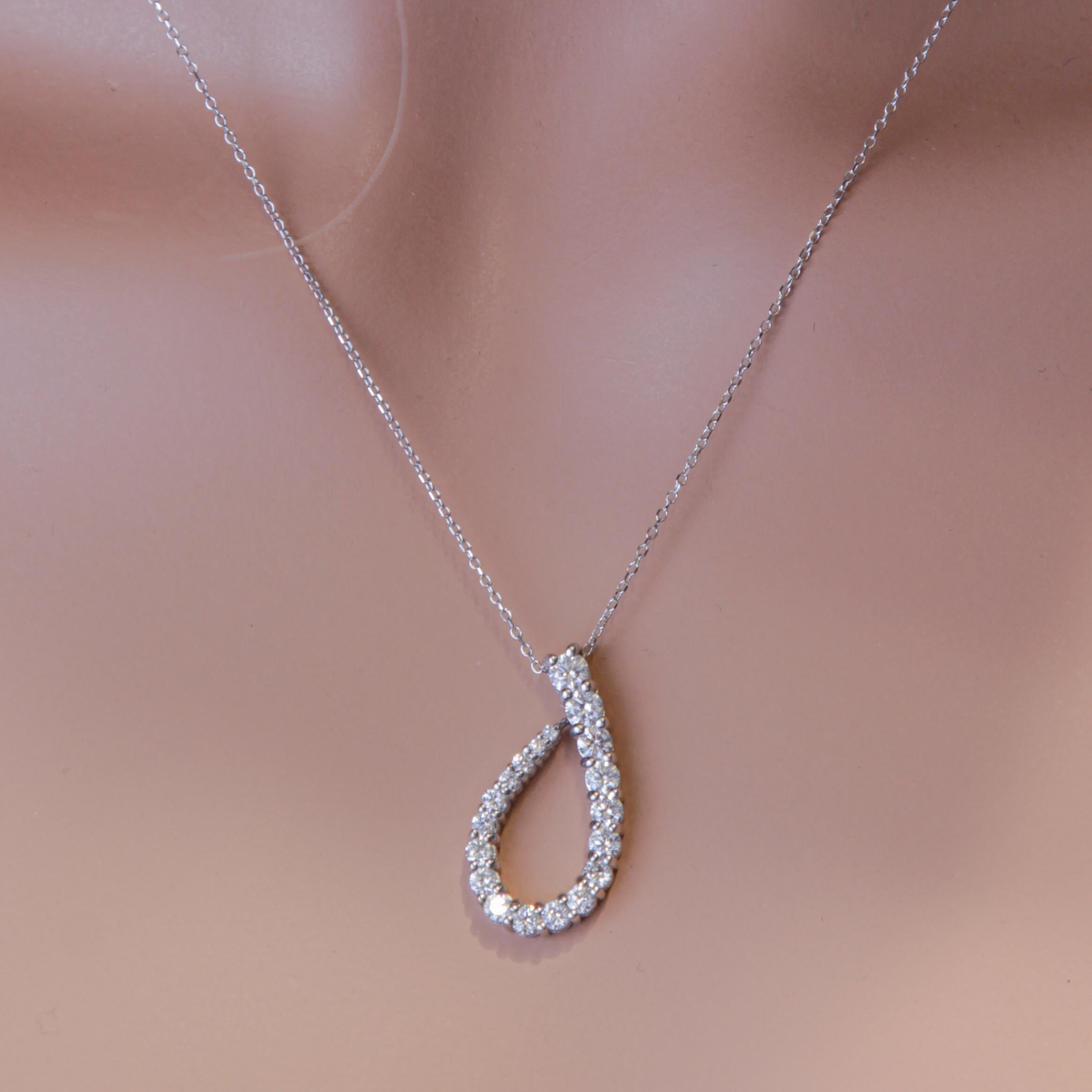 Contemporary 1.01 Carat Diamond Graduated Asymmetric Pear Swirl Pendant in 14W Gold ref2169 For Sale