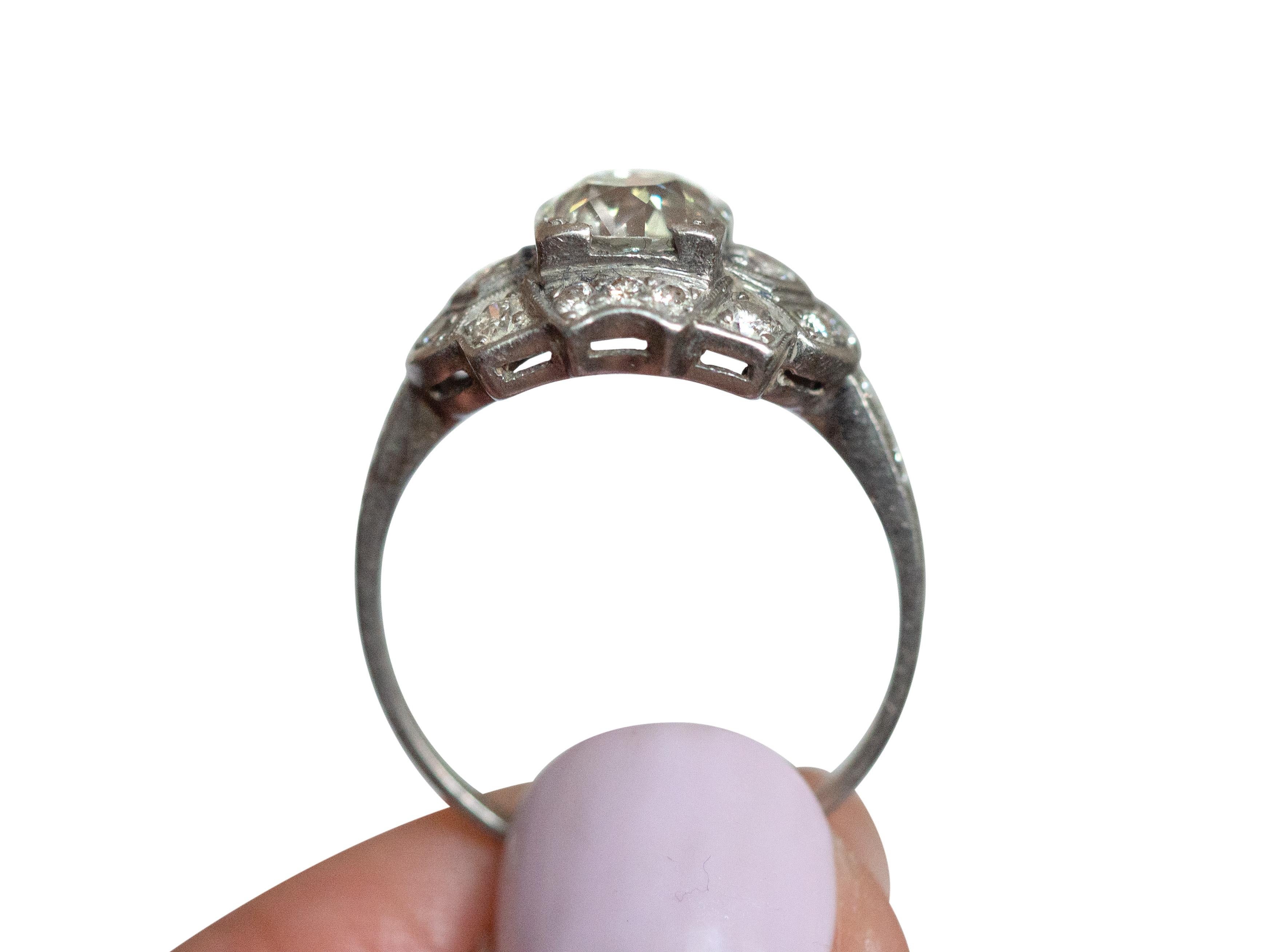 1.01 Carat Diamond Platinum Engagement Ring In Good Condition For Sale In Atlanta, GA