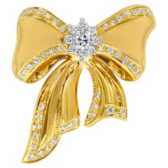 Vintage 1.01 Carats Total Brilliant Round Diamond Ribbon Bow Tie Brooch in Yellow Gold