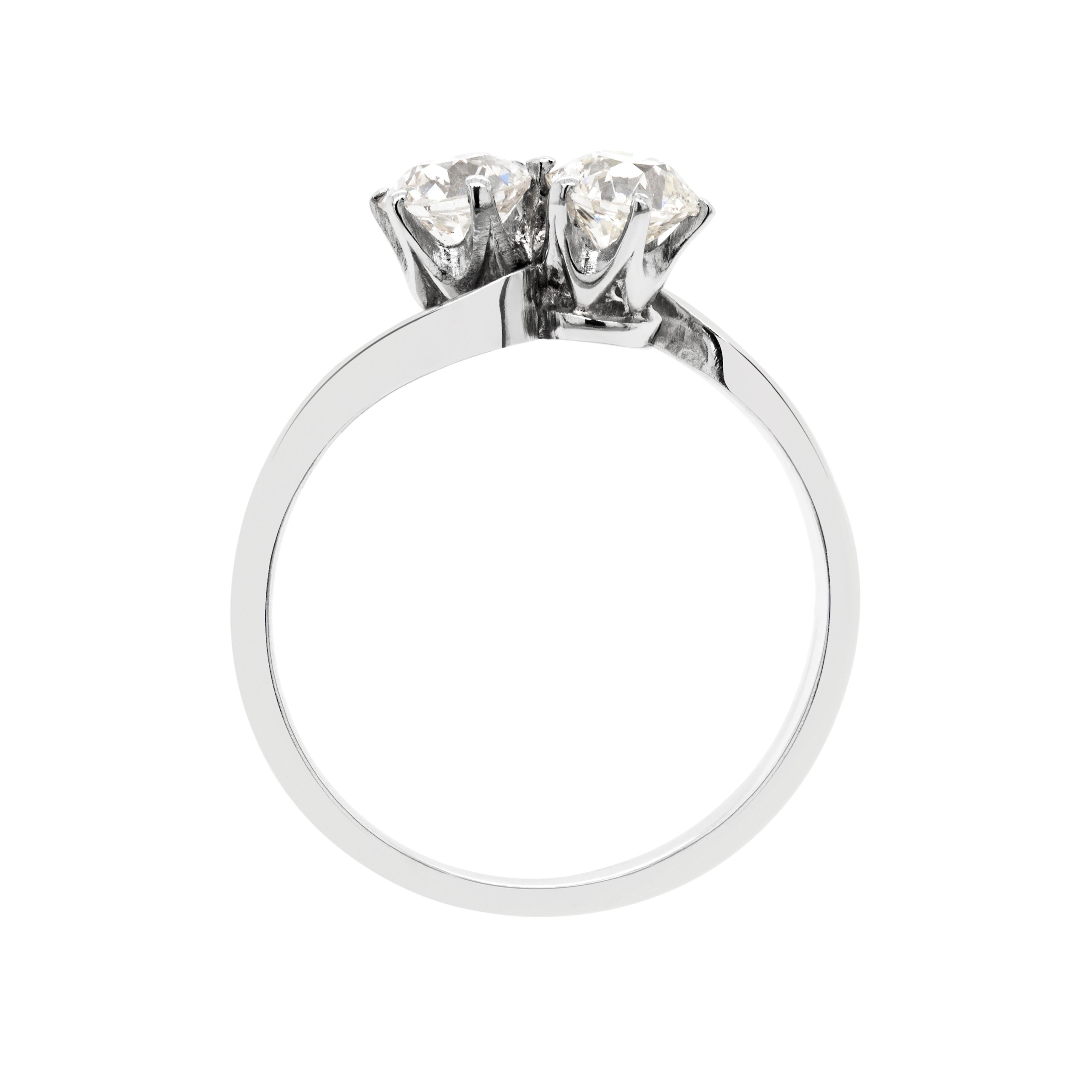 1.01 Karat Diamant Zweistein-Verlobungsring aus Platin, ca. 1920er Jahre (Alteuropäischer Schliff) im Angebot