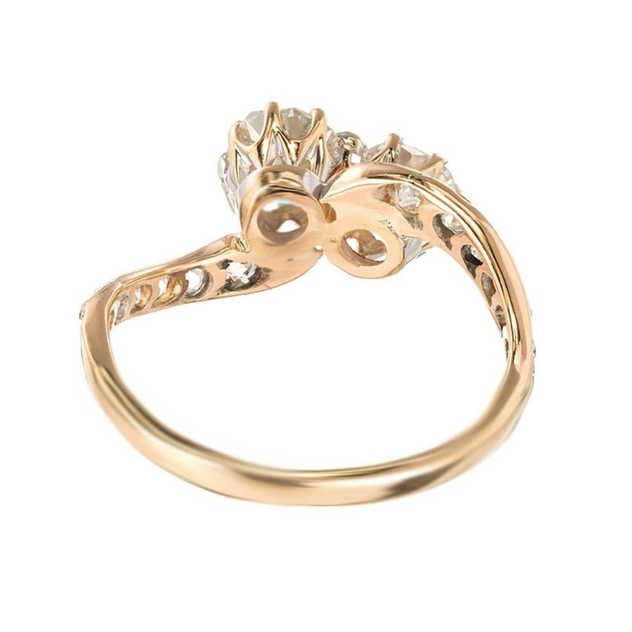 Taglio antico europeo Anello di fidanzamento bypass Art Deco in oro con doppio diamante da 1,01 carati in vendita
