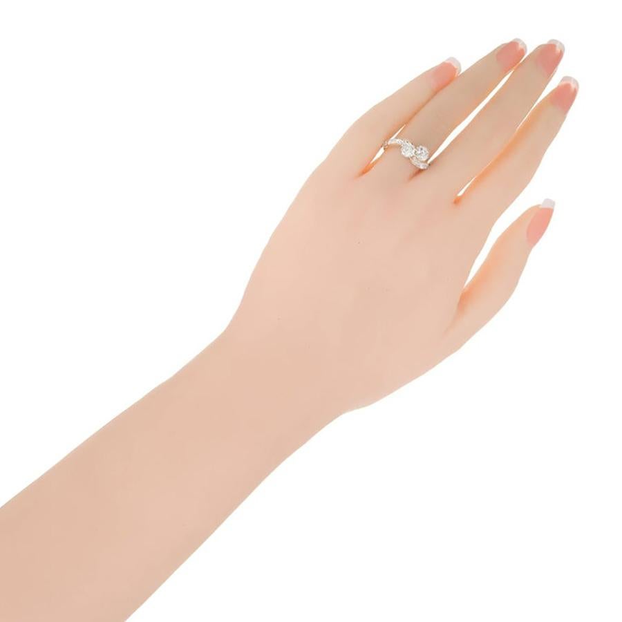 Donna Anello di fidanzamento bypass Art Deco in oro con doppio diamante da 1,01 carati in vendita