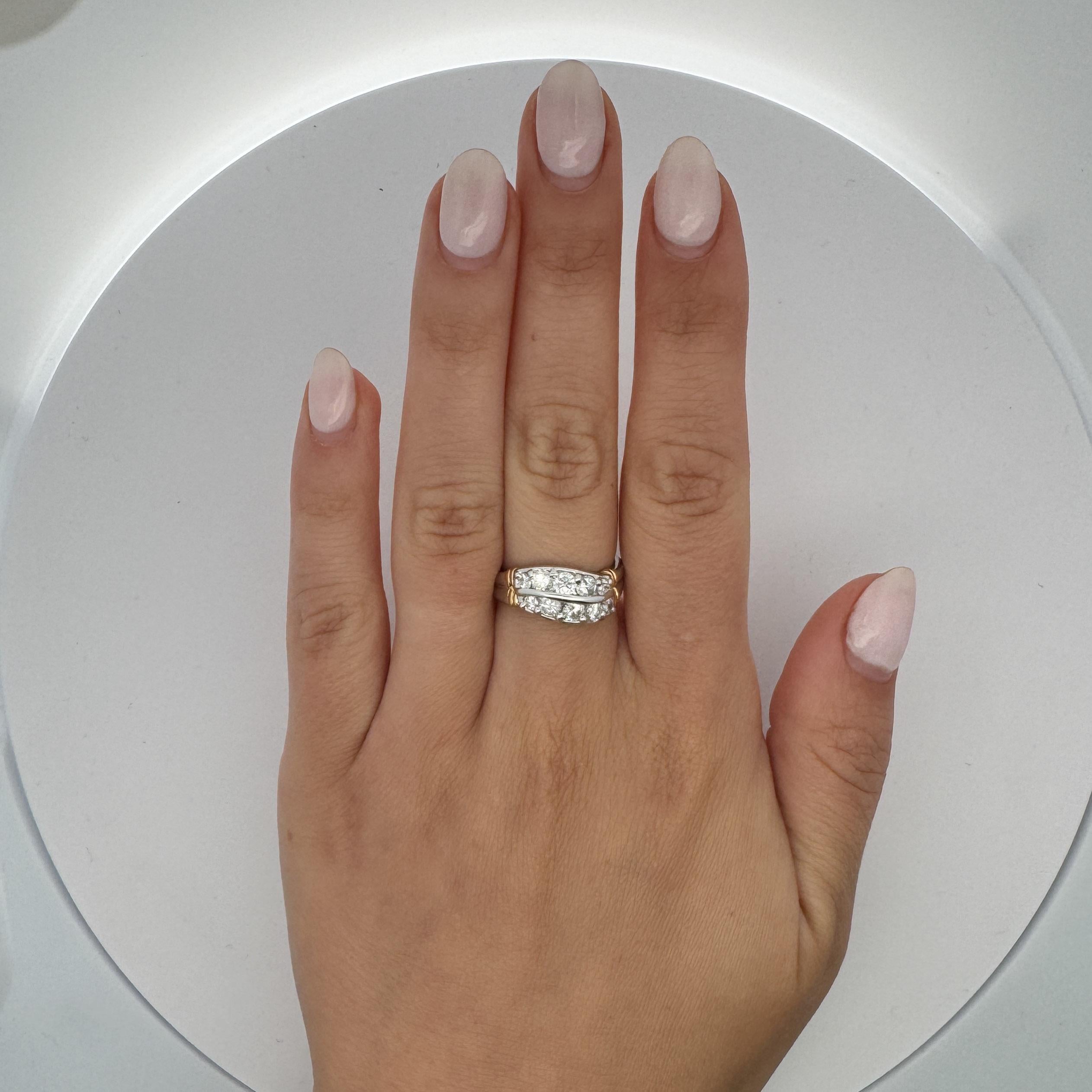 1.01 Carat Dual Row Diamond Channel Platinum & 18K Gold Wavy Band Ring (Bague ondulée en platine et or 18K) Excellent état - En vente à Miami, FL