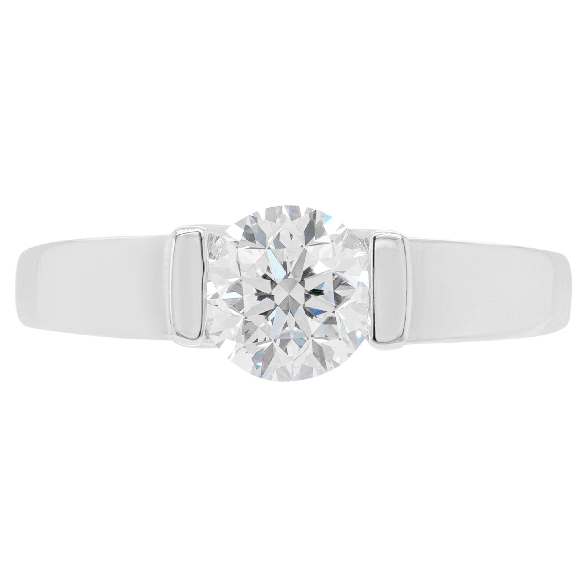 1.01 Carat E VS2 Diamond Platinum Solitare Engagement Ring For Sale