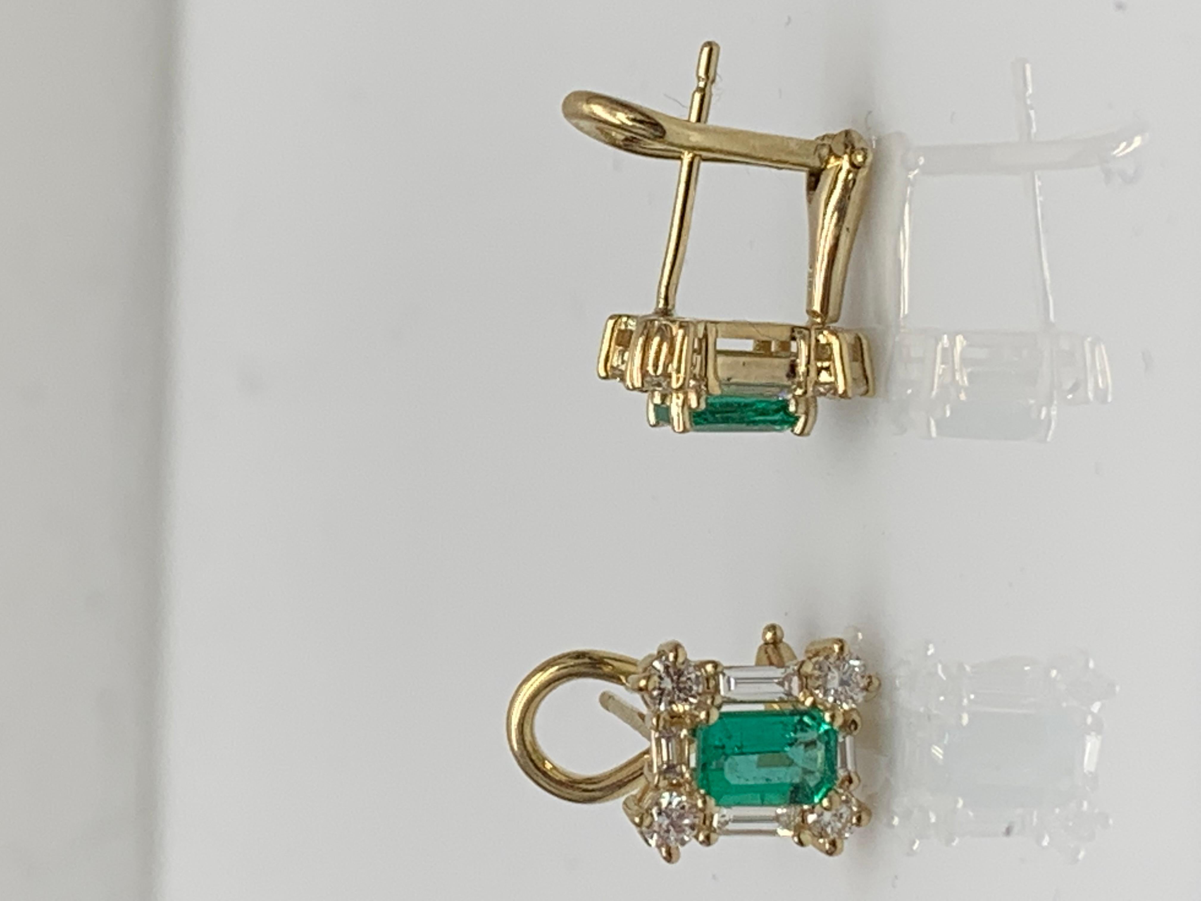 Boucles d'oreilles en or jaune 14K avec diamant taille émeraude de 1,01 carat en vente 1
