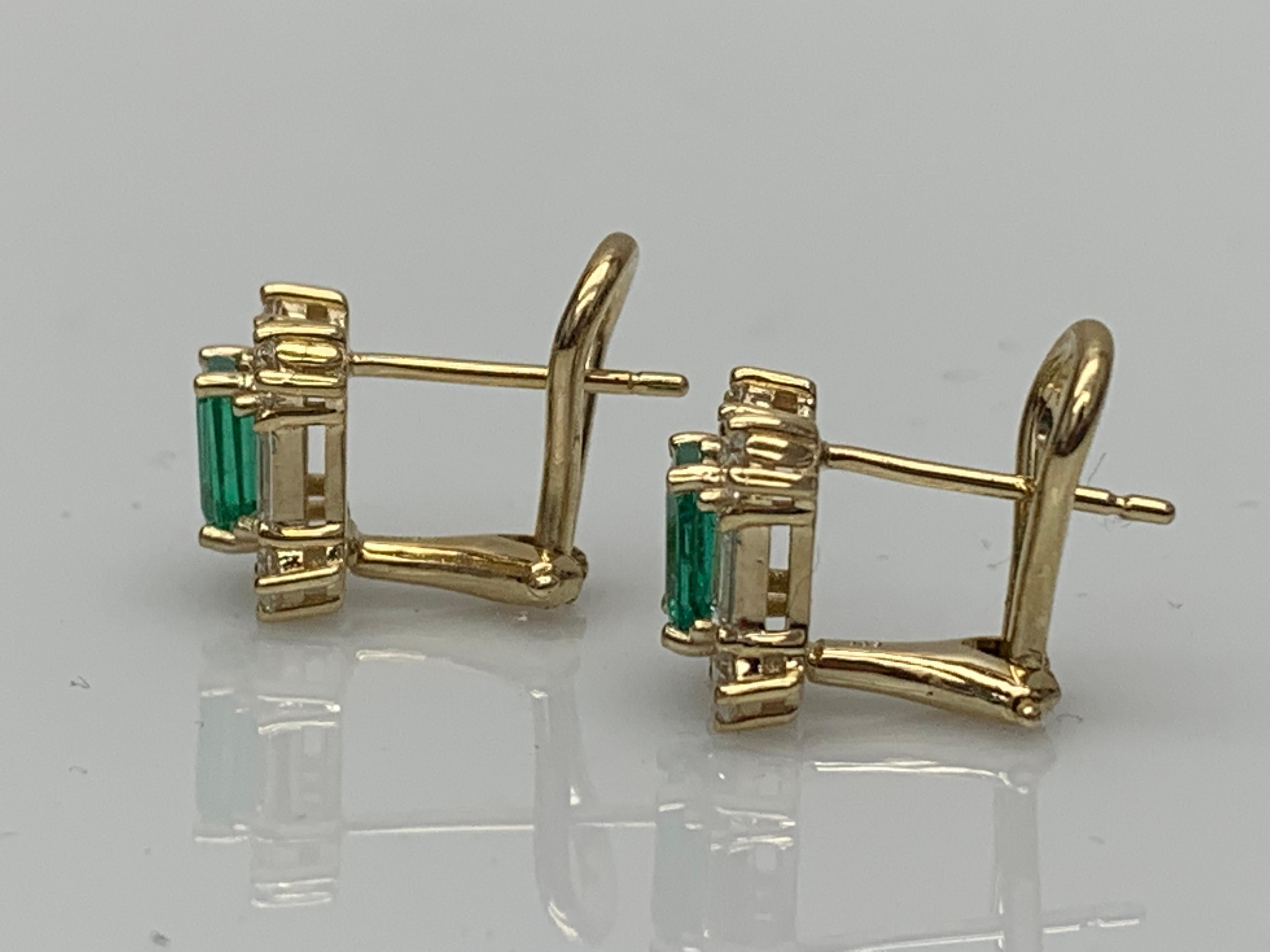 Boucles d'oreilles en or jaune 14K avec diamant taille émeraude de 1,01 carat en vente 3
